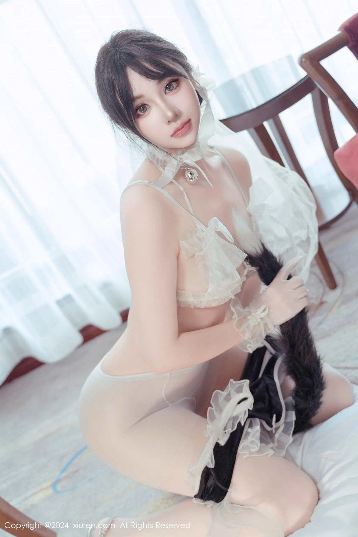 [[XiuRen秀人网]秀人网]No.9197_模特汐汐爱吃草莓性感白色情趣服饰配超薄肉丝秀惹火身材诱惑写真80P