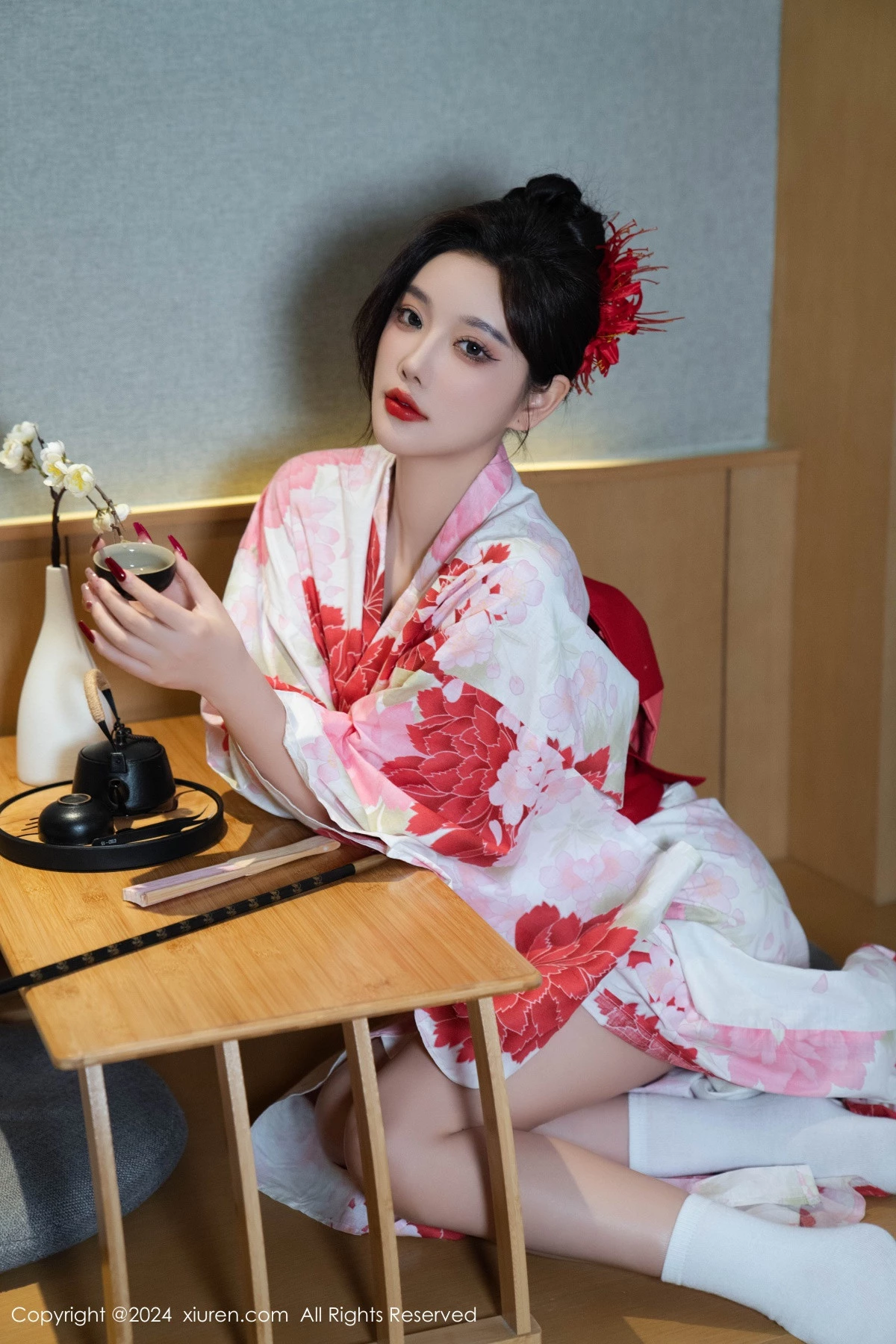 [[XiuRen秀人网]秀人网]No.9208_女神杨晨晨性感红色花朵服饰露红色情趣内衣秀丰腴身材诱惑写真96P