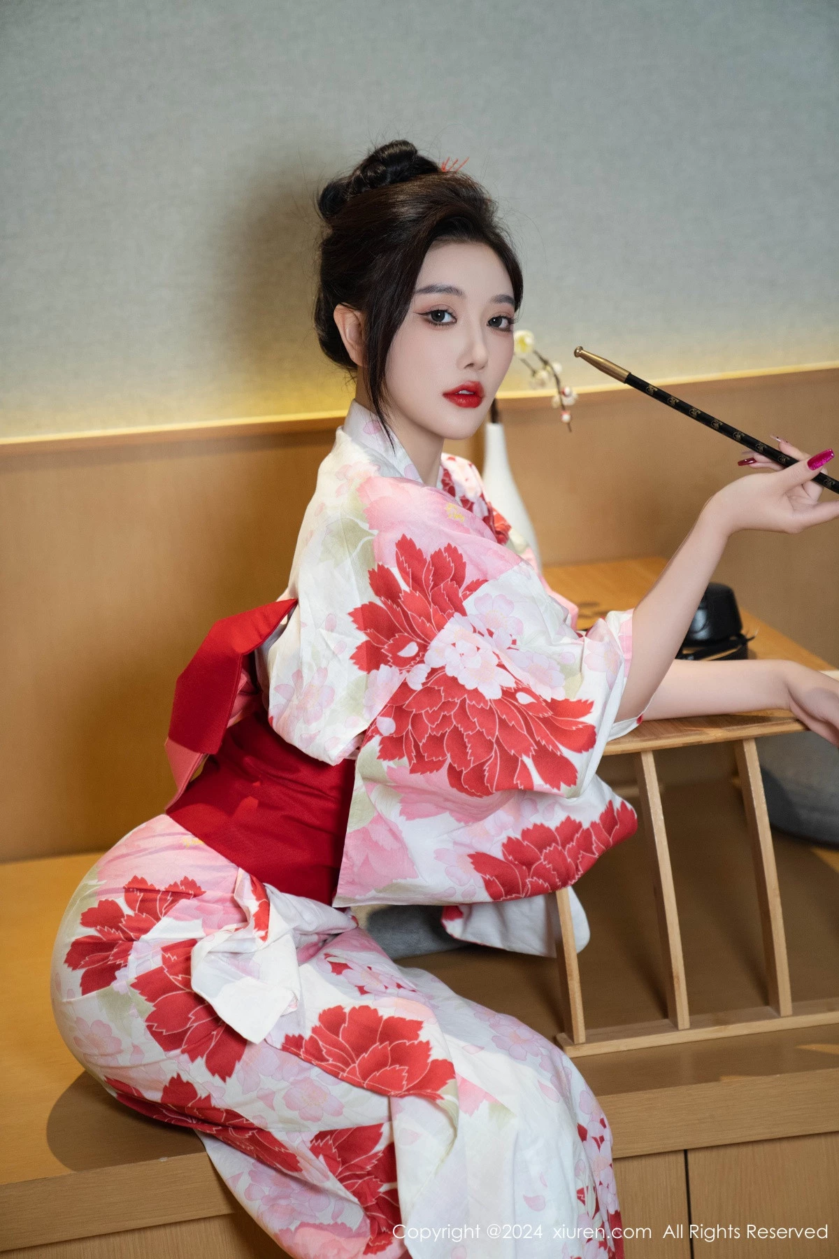 [[XiuRen秀人网]秀人网]No.9208_女神杨晨晨性感红色花朵服饰露红色情趣内衣秀丰腴身材诱惑写真96P