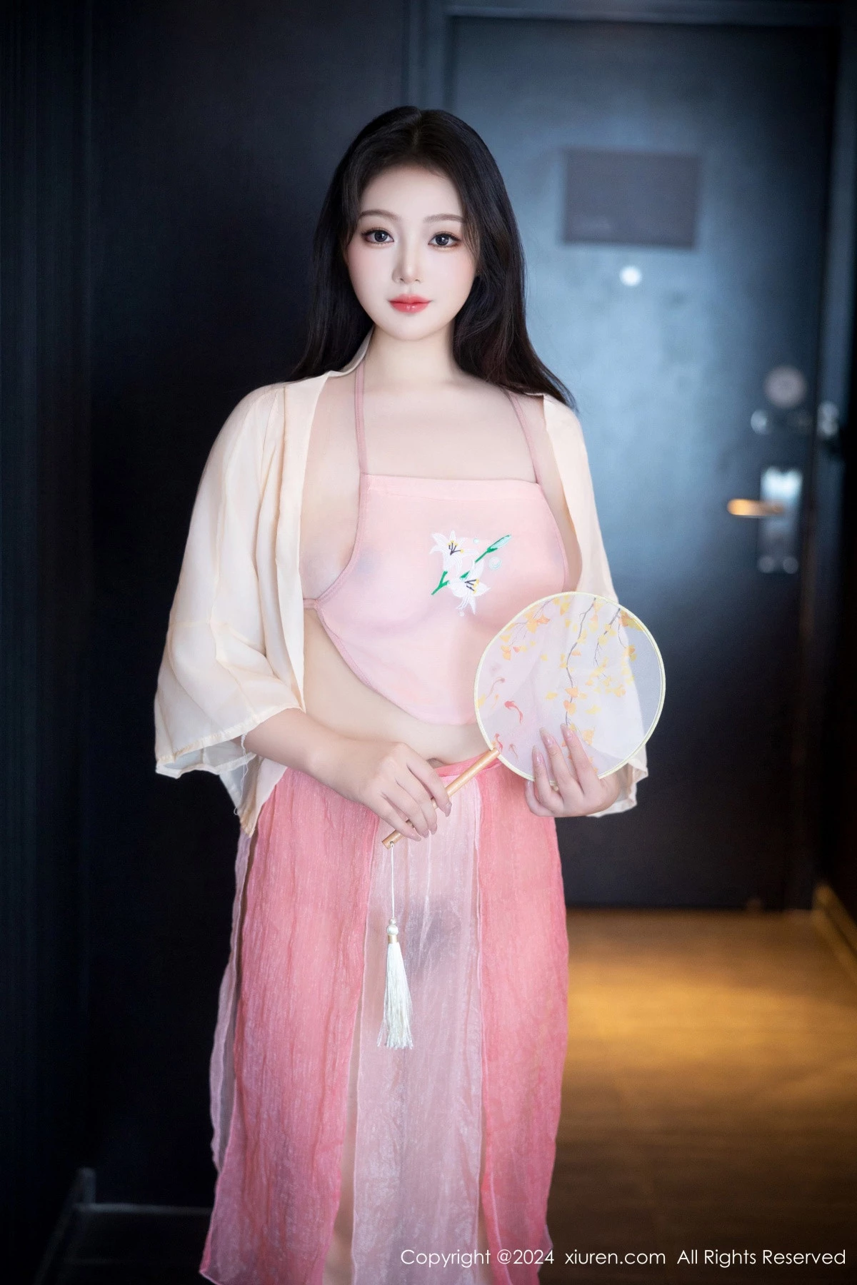 [[XiuRen秀人网]秀人网]No.9211_模特潘多拉哦私房性感粉色古装服饰秀翘臀美腿惹火诱惑写真59P