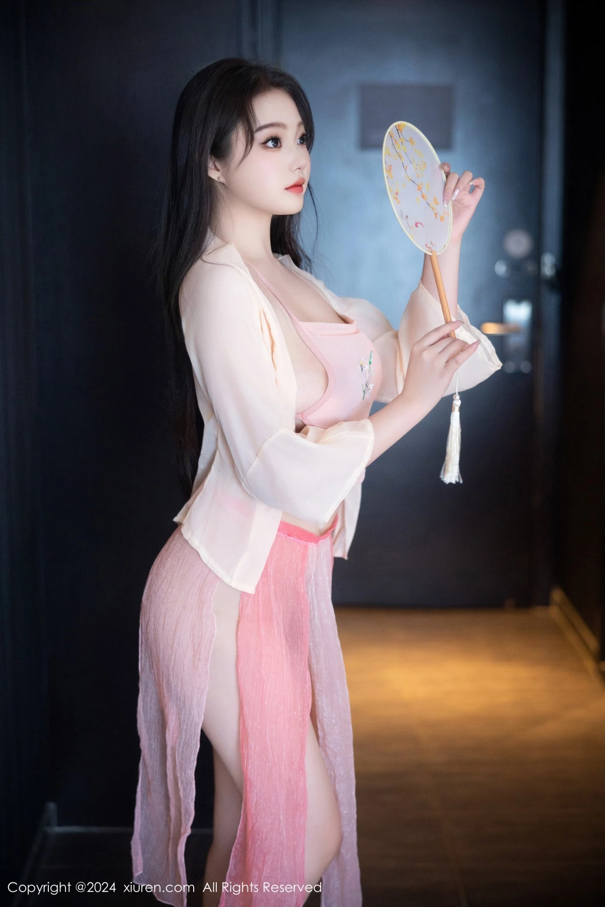 [[XiuRen秀人网]秀人网]No.9211_模特潘多拉哦私房性感粉色古装服饰秀翘臀美腿惹火诱惑写真59P