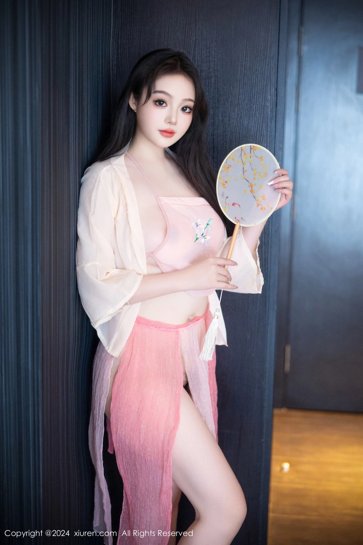 [[XiuRen秀人网]秀人网]No.9211_模特潘多拉哦私房性感粉色古装服饰秀翘臀美腿惹火诱惑写真59P