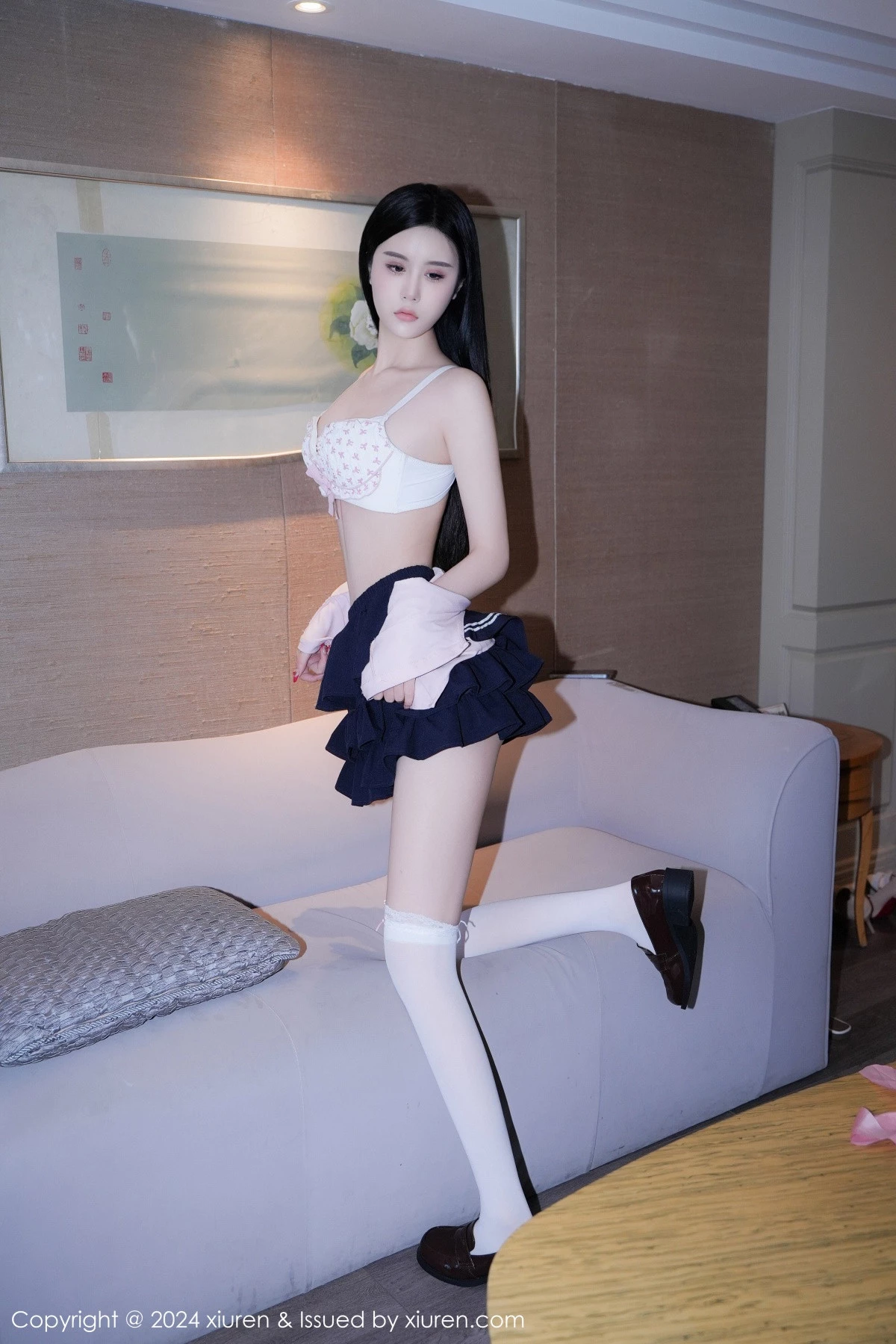 [[XiuRen秀人网]秀人网]No.9224_模特Erikaki性感粉色JK制服配白色丝袜秀翘臀美腿撩人诱惑写真84P