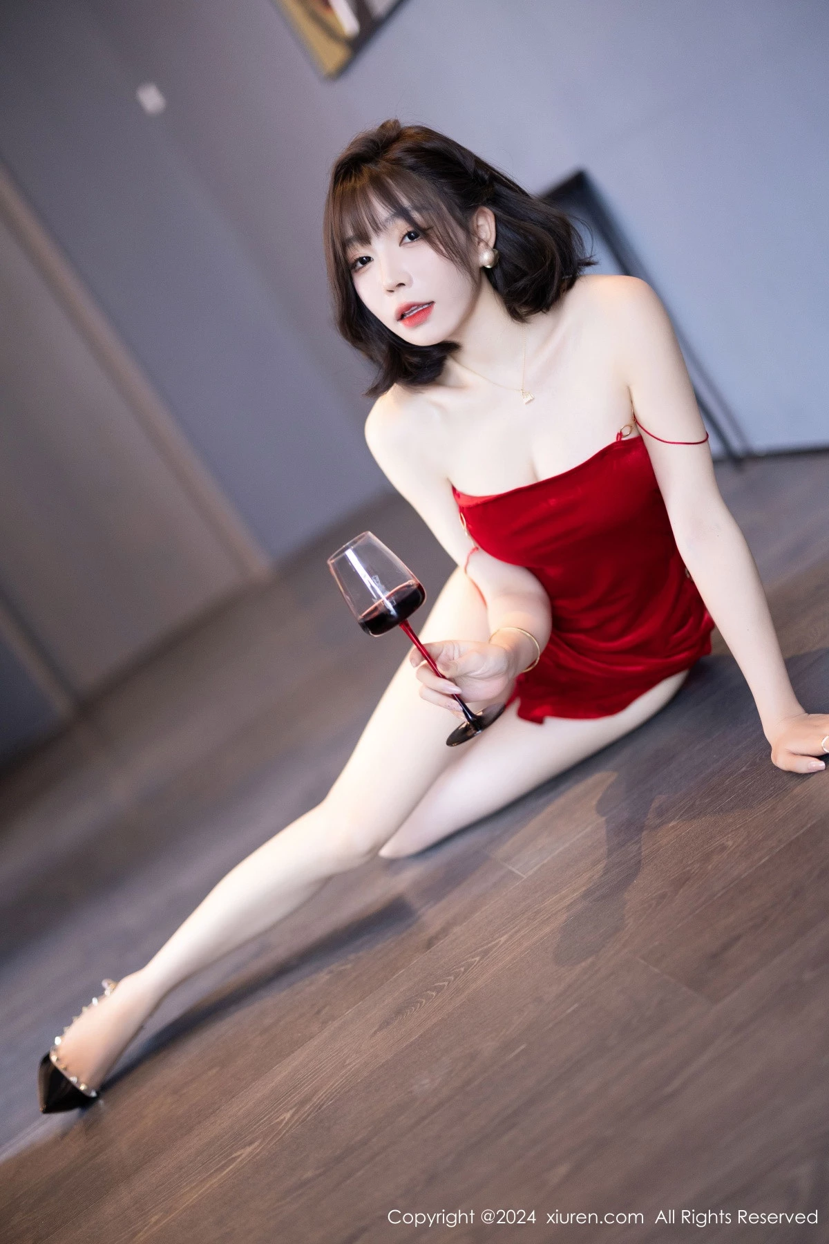 [[XiuRen秀人网]秀人网]No.9229_女神徐莉芝Booty红色吊带连衣裙露情趣内衣秀曼妙身姿诱惑写真90P