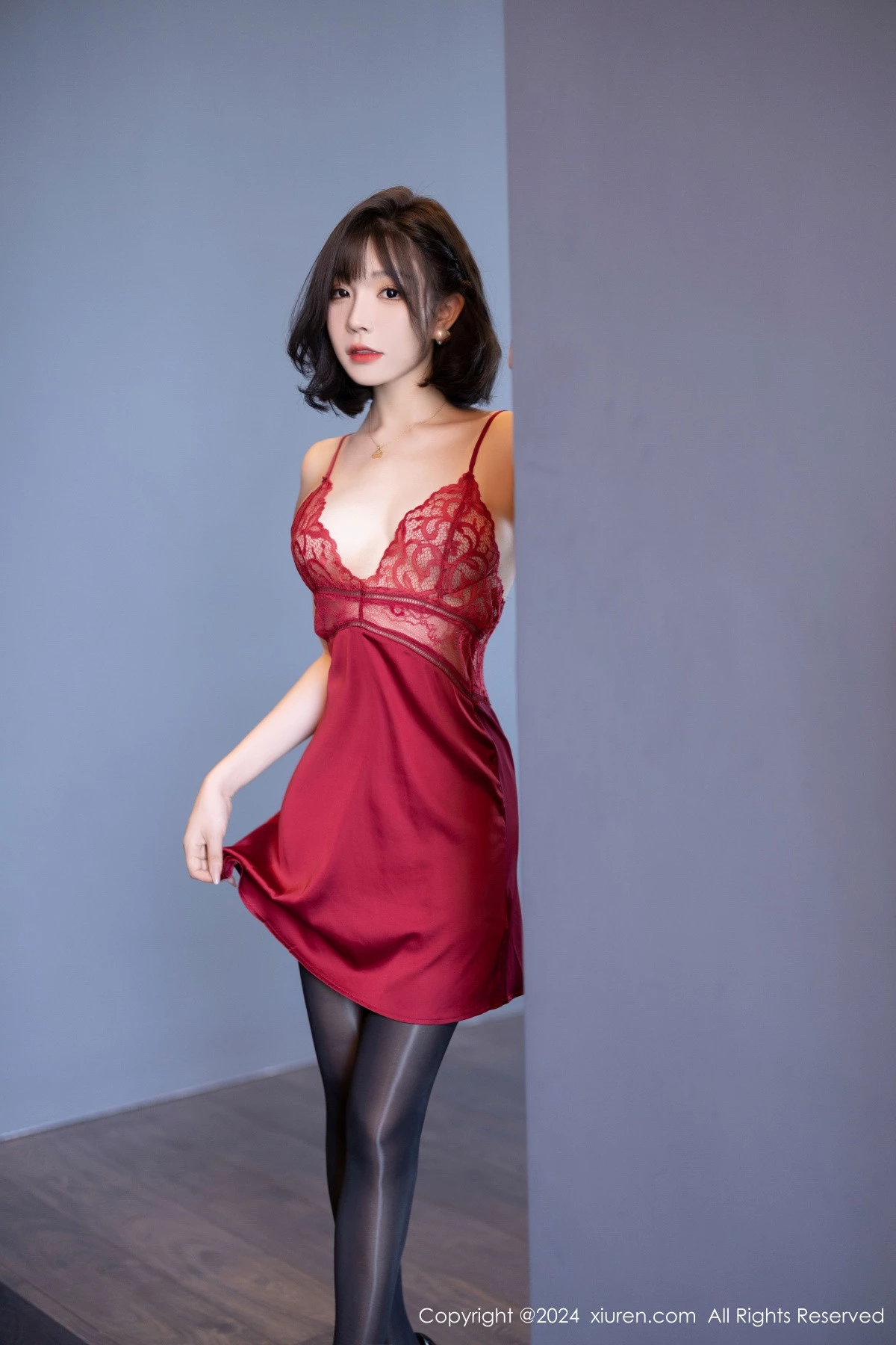 [[XiuRen秀人网]秀人网]No.9229_女神徐莉芝Booty红色吊带连衣裙露情趣内衣秀曼妙身姿诱惑写真90P