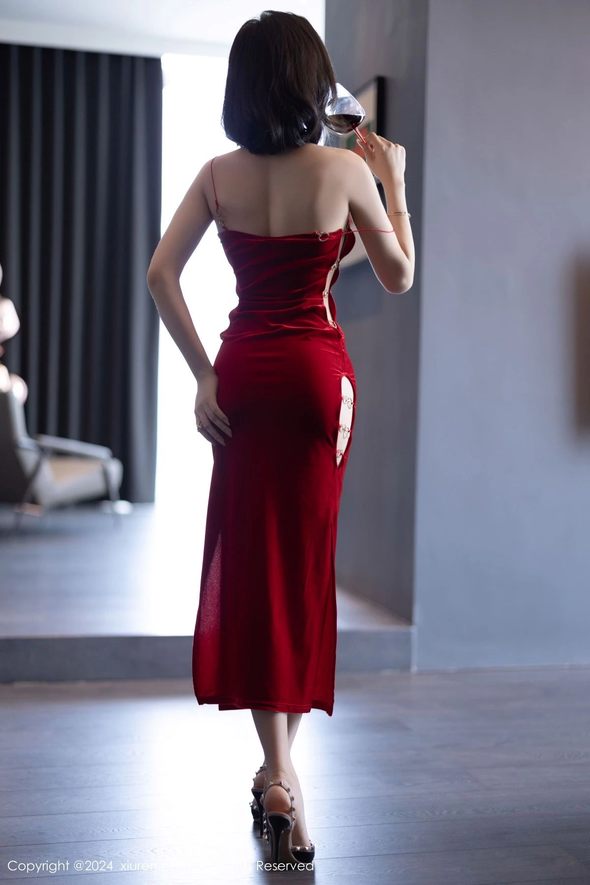 [[XiuRen秀人网]秀人网]No.9229_女神徐莉芝Booty红色吊带连衣裙露情趣内衣秀曼妙身姿诱惑写真90P