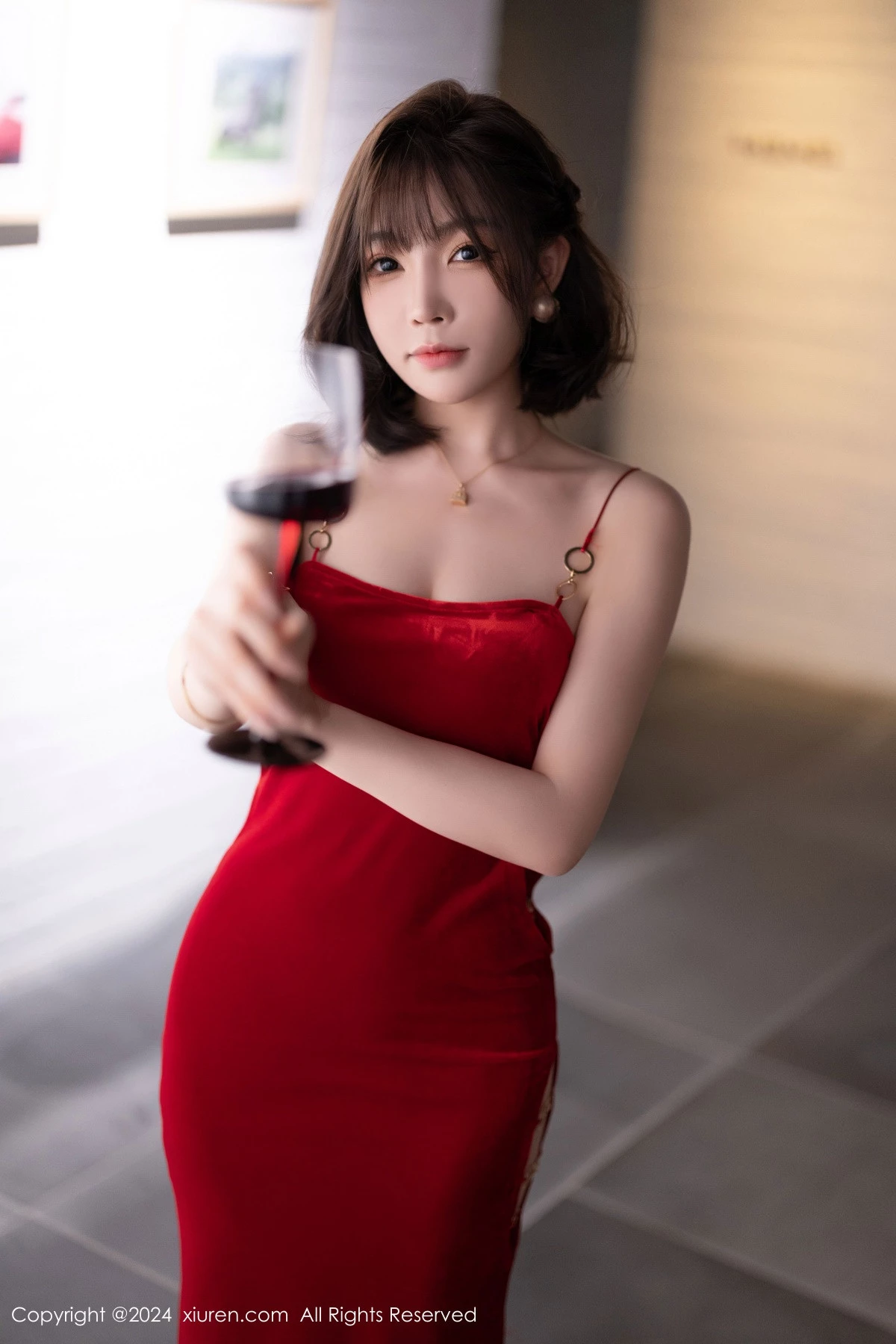 [[XiuRen秀人网]秀人网]No.9229_女神徐莉芝Booty红色吊带连衣裙露情趣内衣秀曼妙身姿诱惑写真90P
