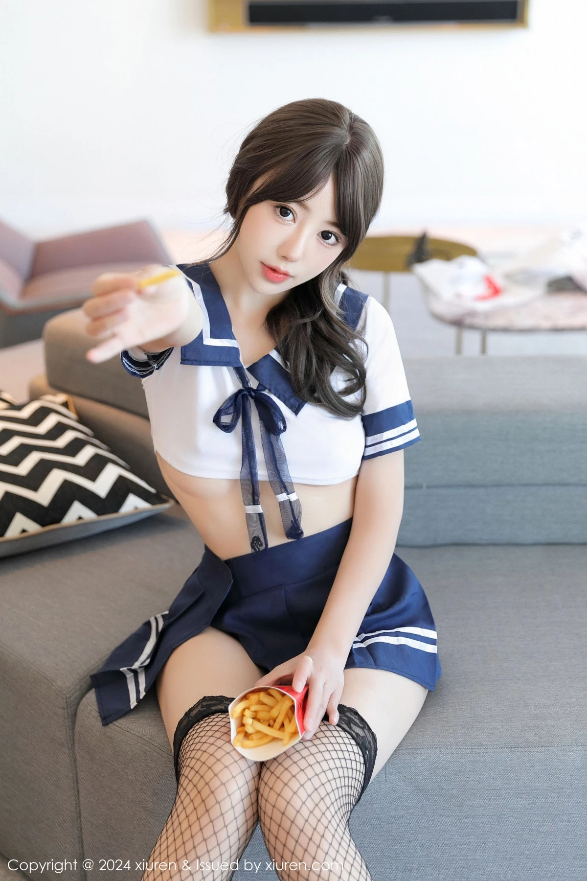 [[XiuRen秀人网]秀人网]No.9238_模特桃妖夭性感白色学妹制服配黑丝网袜秀娇美身段完美诱惑写真71P