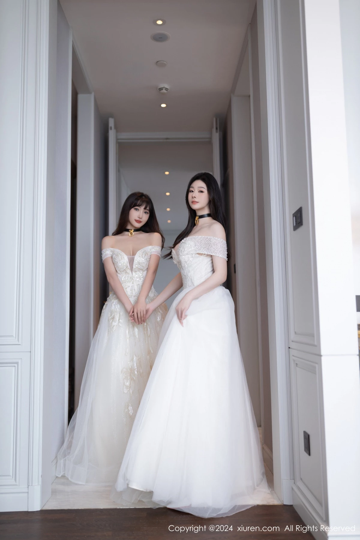 [[XiuRen秀人网]秀人网]No.9240_模特合集女神小逗逗＆陆萱萱性感白色内衣秀完美身材诱惑写真80P