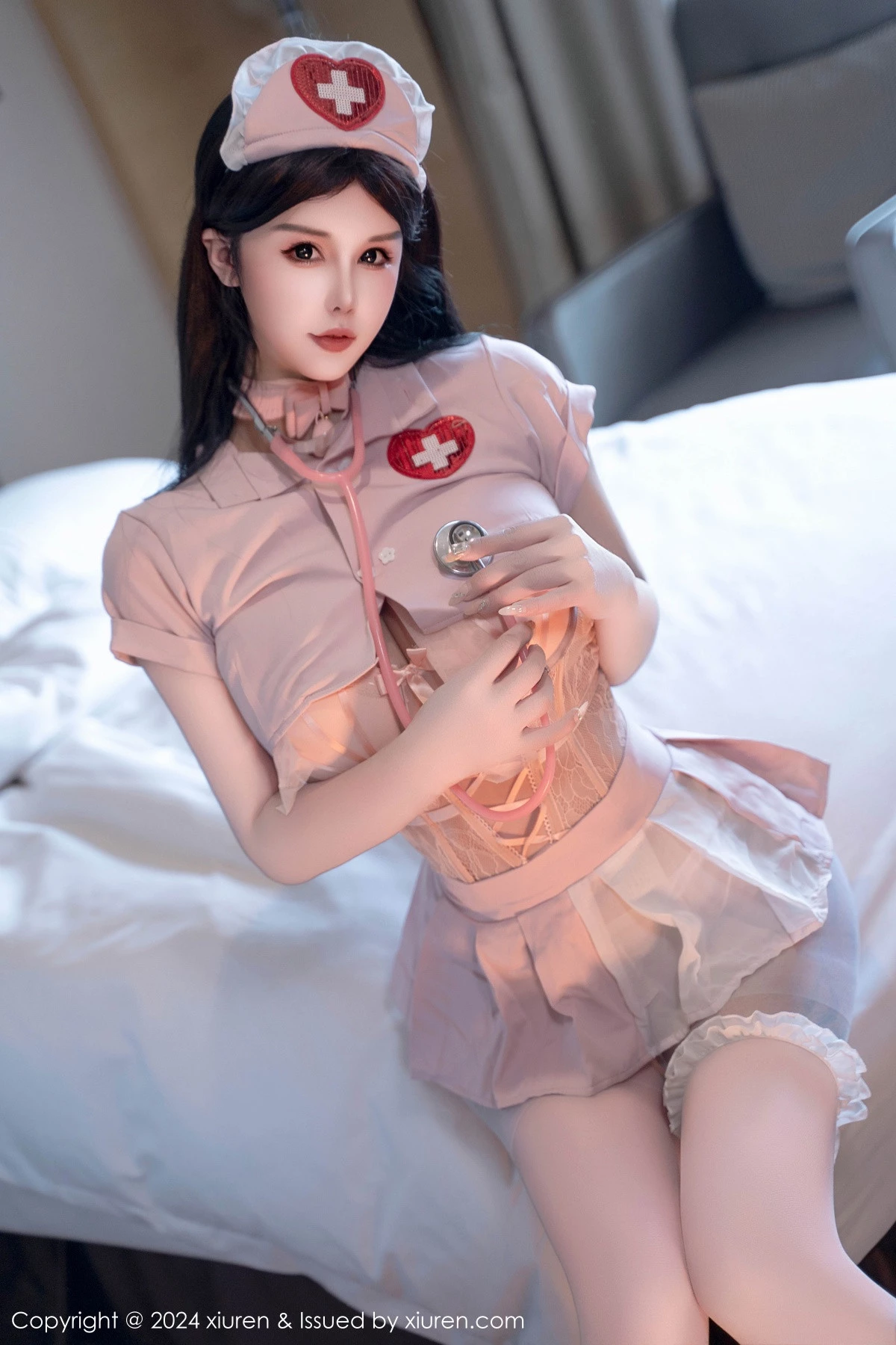 [[XiuRen秀人网]秀人网]No.9244_模特陈芊儿私房性感粉色护士装配超薄肉丝秀丰满身材诱惑写真91P