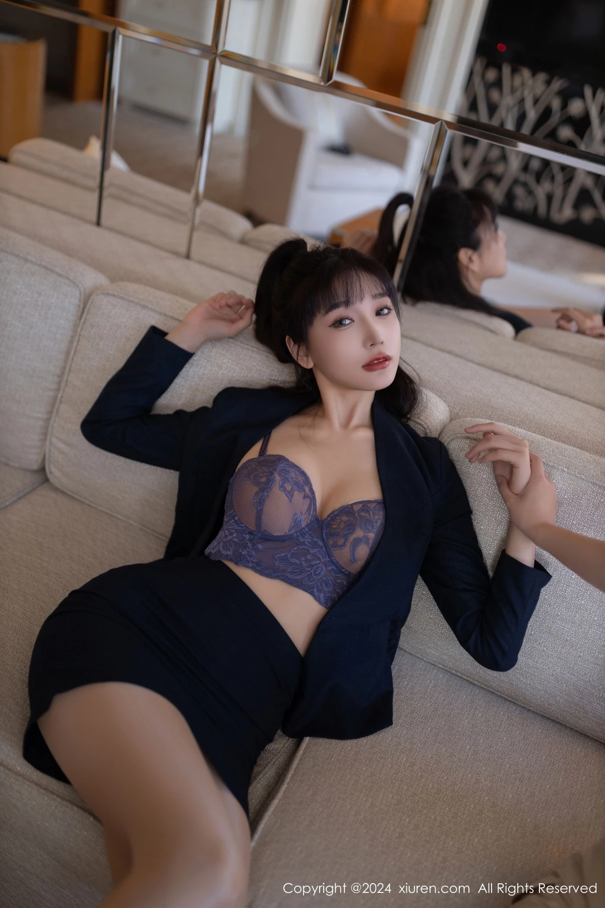 [[XiuRen秀人网]秀人网]No.9263_模特陆萱萱性感黑色OL服饰露蓝色内衣配超薄肉丝秀美腿诱惑写真80P