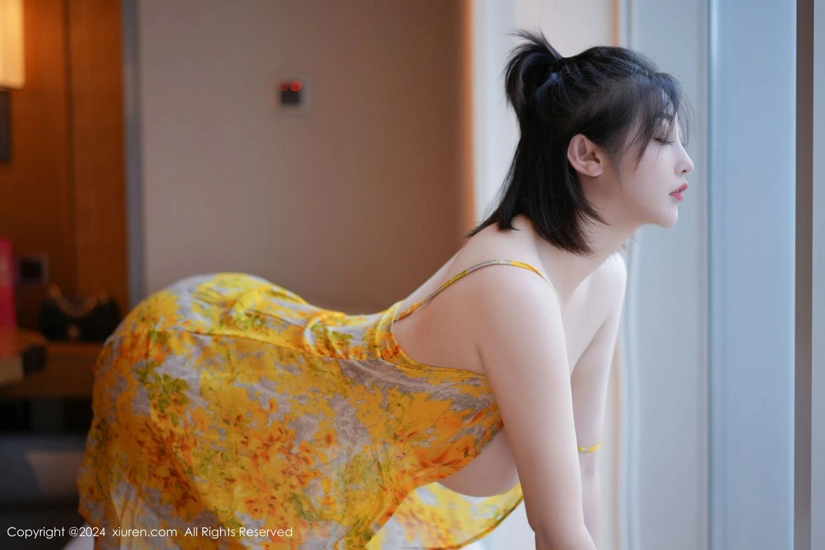 [[XiuRen秀人网]秀人网]No.9268_女神妲己_Toxic性感黄色花纹吊带短裙秀雪峰美臀完美诱惑写真70P