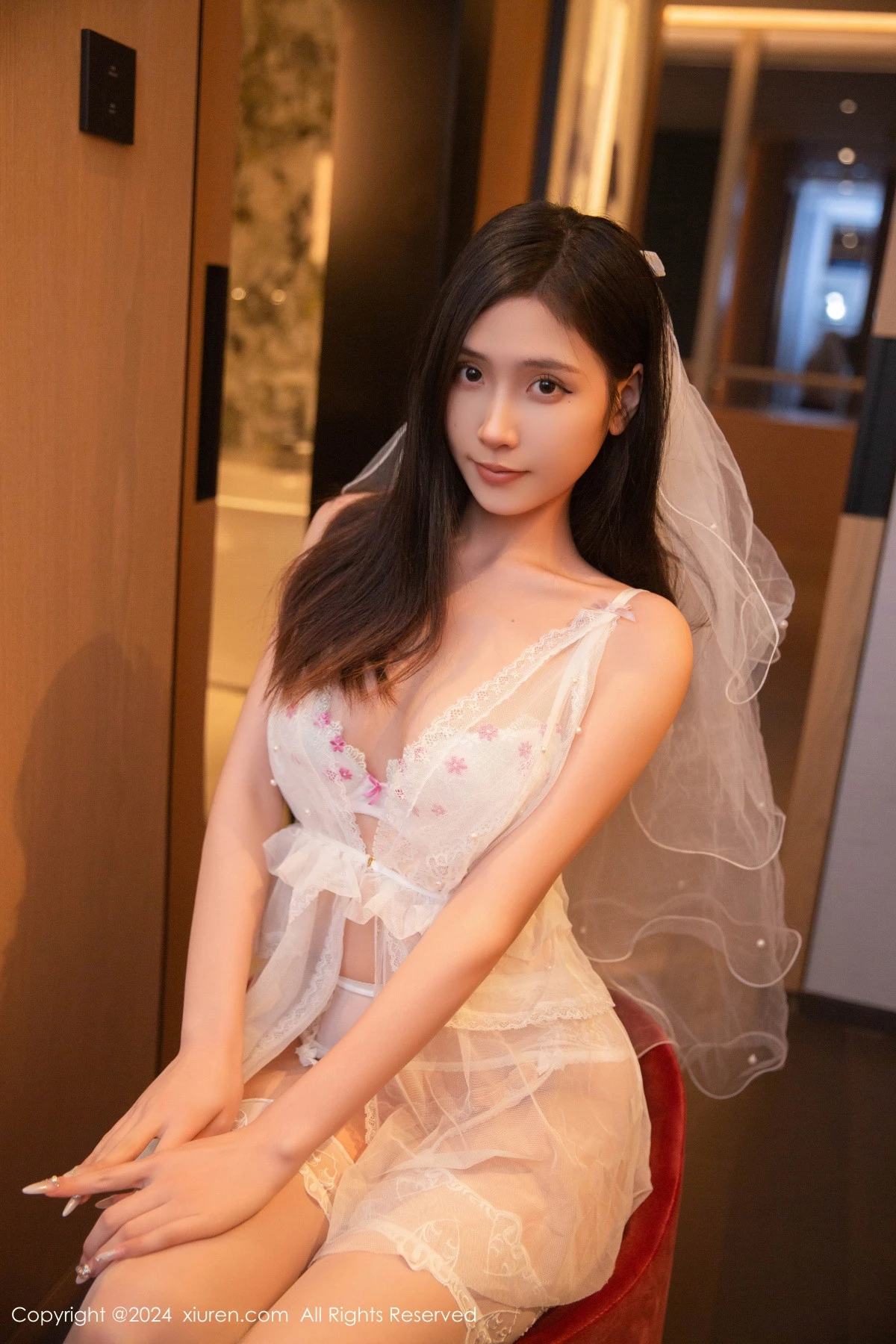 [[XiuRen秀人网]秀人网]No.9272_模特刘婷婷私房性感白色婚纱配白丝吊袜秀完美身材撩人诱惑写真80P
