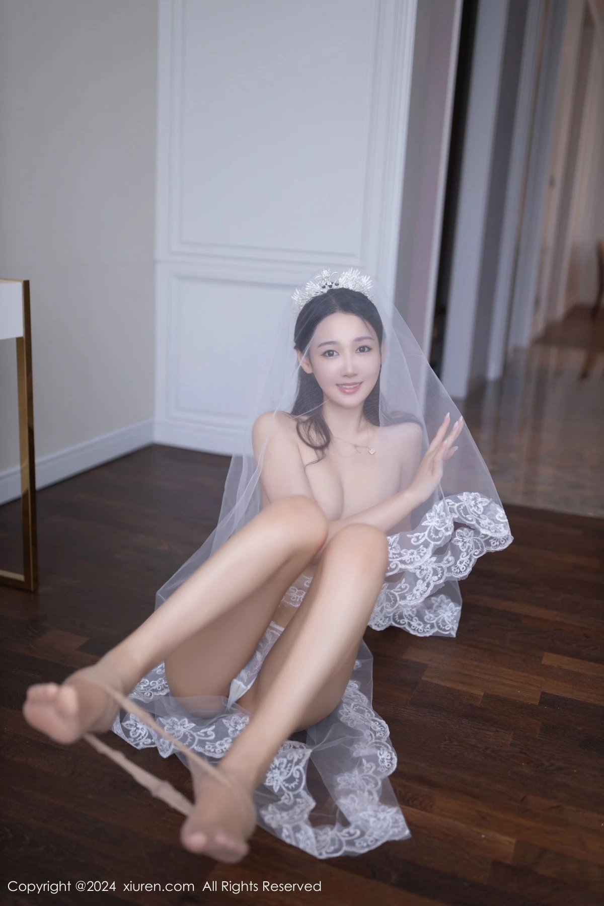 [[XiuRen秀人网]秀人网]No.9283_模特唐安琪性感白色婚纱露白色内衣配超薄肉丝秀美腿诱惑写真86P