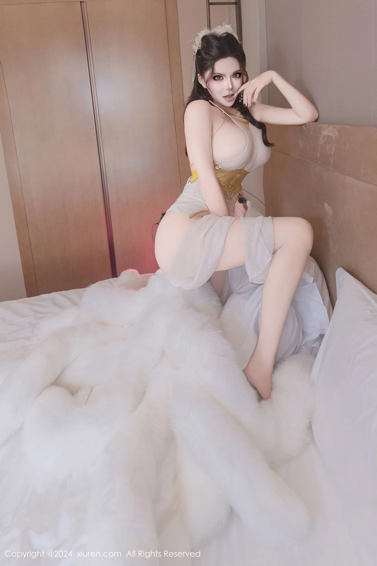 [[XiuRen秀人网]秀人网]No.9286_模特伊丽莎有点白性感九尾狐装扮白色服饰秀丰腴身姿诱惑写真94P