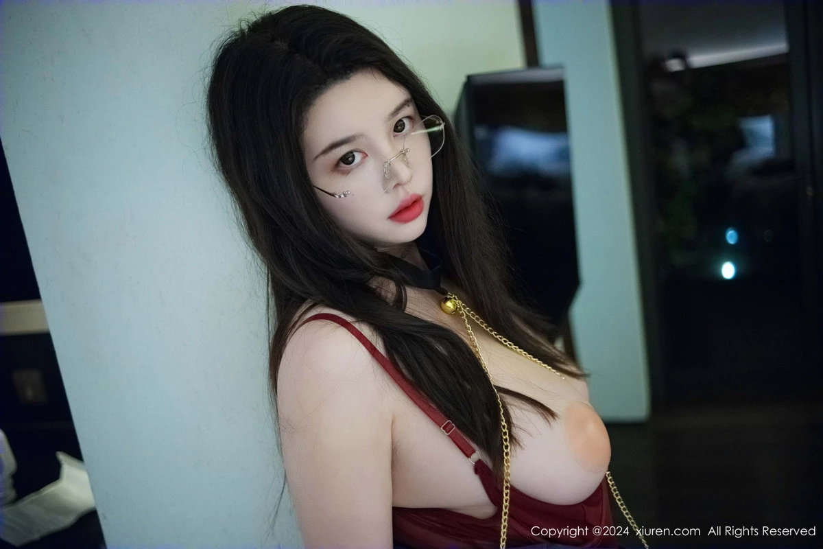 [[XiuRen秀人网]秀人网]No.9287_模特樱桃小犊子性感灰色西服配黑丝吊袜秀丰腴身材撩人诱惑写真47P