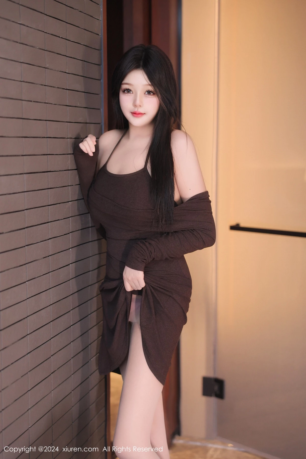 [[XiuRen秀人网]秀人网]No.9306_模特柚柚小奶瓶浴室场景深色连衣裙配超薄灰丝秀凹凸身材诱惑写真80P