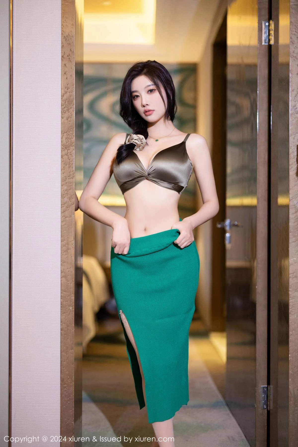 [[XiuRen秀人网]秀人网]No.9313_女神杨晨晨Yome性感长裙露灰褐色内衣秀丰腴身姿完美诱惑写真82P