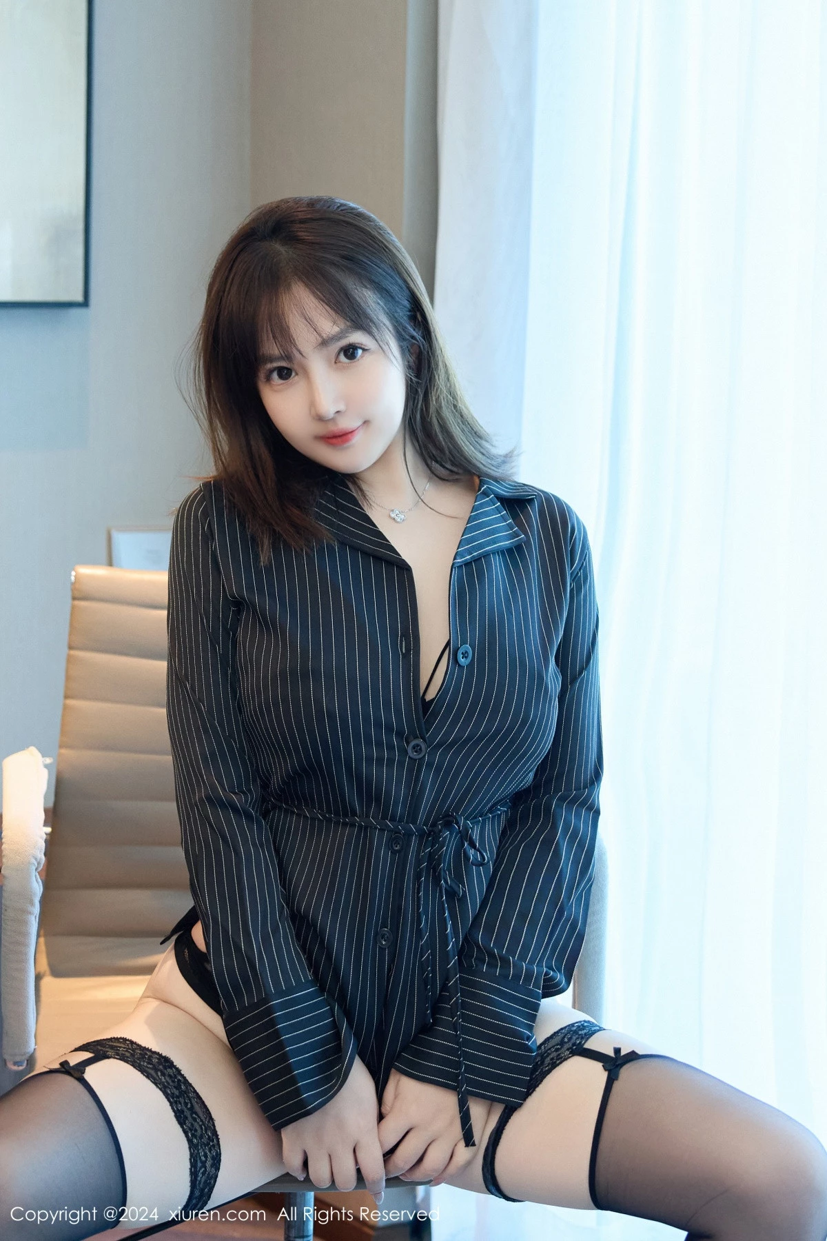 [[XiuRen秀人网]秀人网]No.9170_模特养乐多Doll黑色衬衫露性感黑色情趣内衣秀惹火身材诱惑写真51P