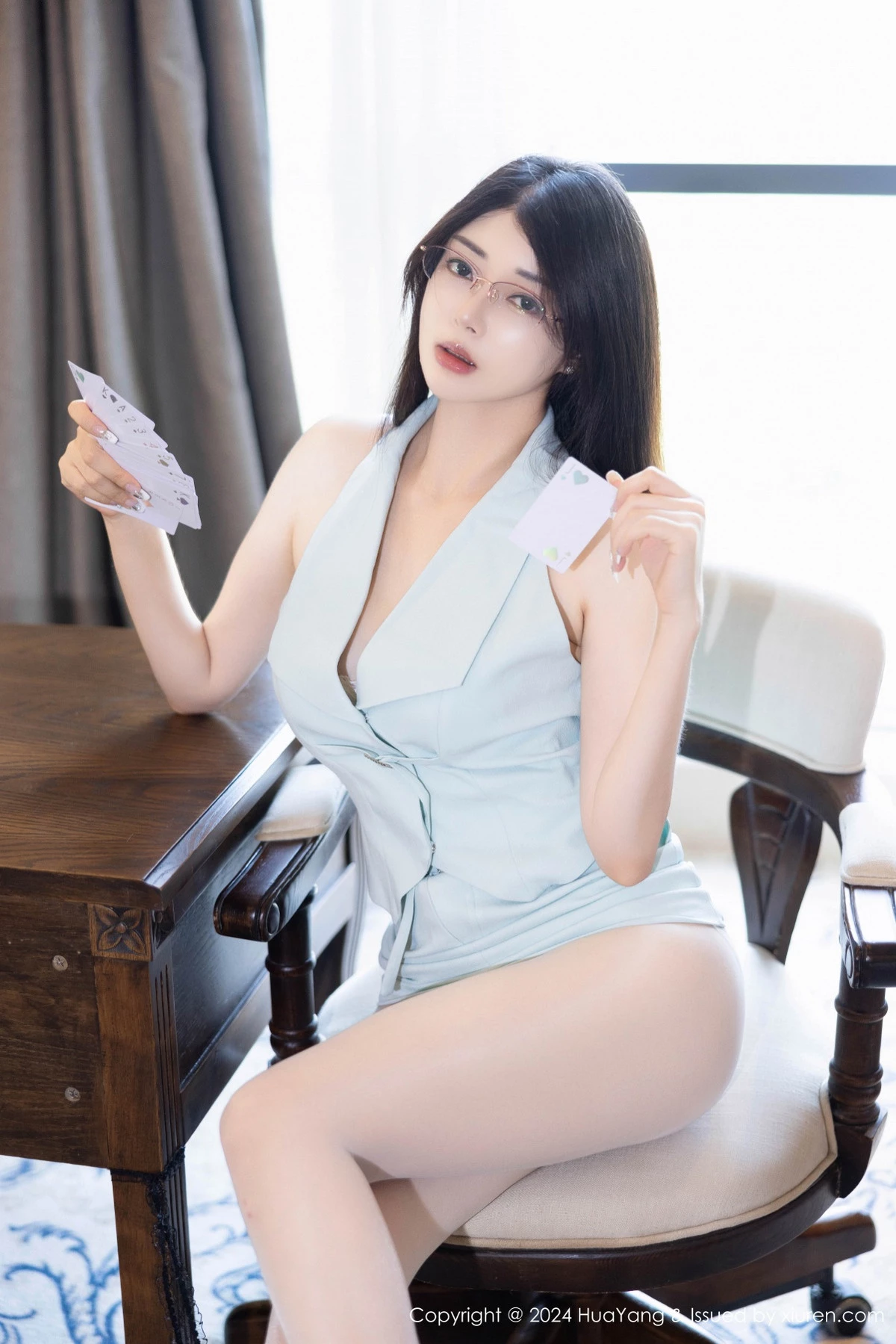 [HuaYang花漾]Vol.608_模特凯竹Quinn性感浅蓝短裙套装露白色内衣秀丰满身材诱惑写真80P