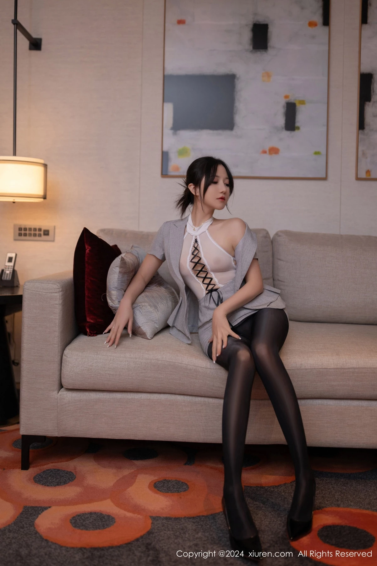 [[XiuRen秀人网]秀人网]No.9189_模特鱼子酱性感白色薄透上衣配超薄黑丝秀婀娜身段迷人诱惑写真82P