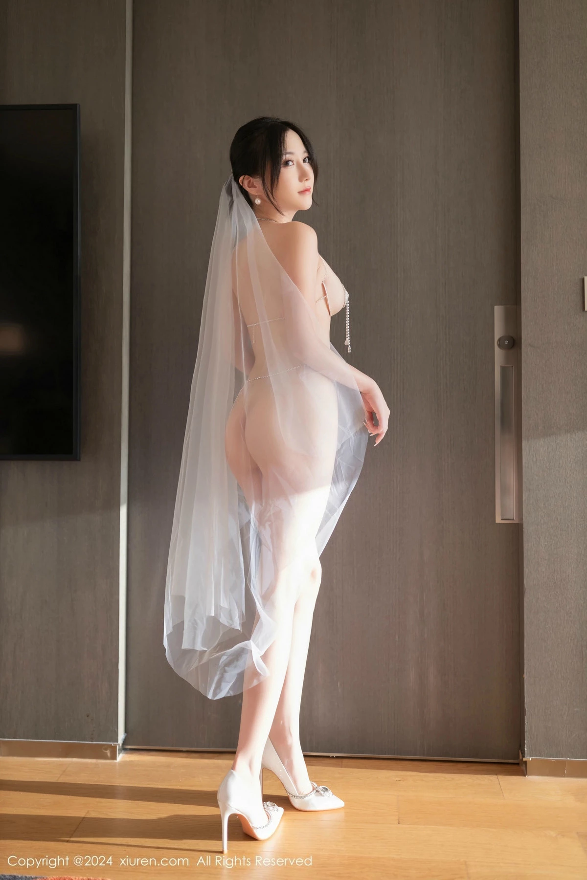 [[XiuRen秀人网]秀人网]No.9387_模特鱼子酱Fish婚礼主题性感白色婚纱配白丝袜秀曼妙身姿诱惑写真81P