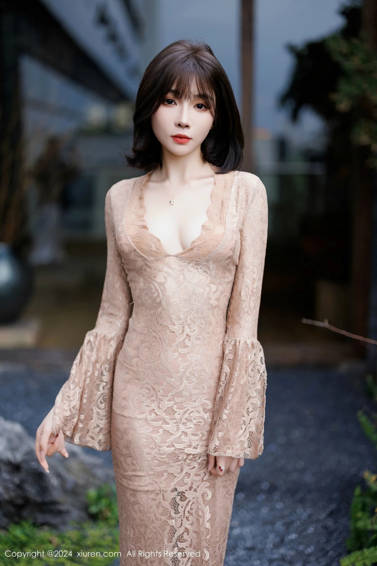 [[XiuRen秀人网]秀人网]No.9412_女神徐莉芝Booty性感浅色连衣裙配超薄肉丝秀曼妙身姿诱惑写真91P