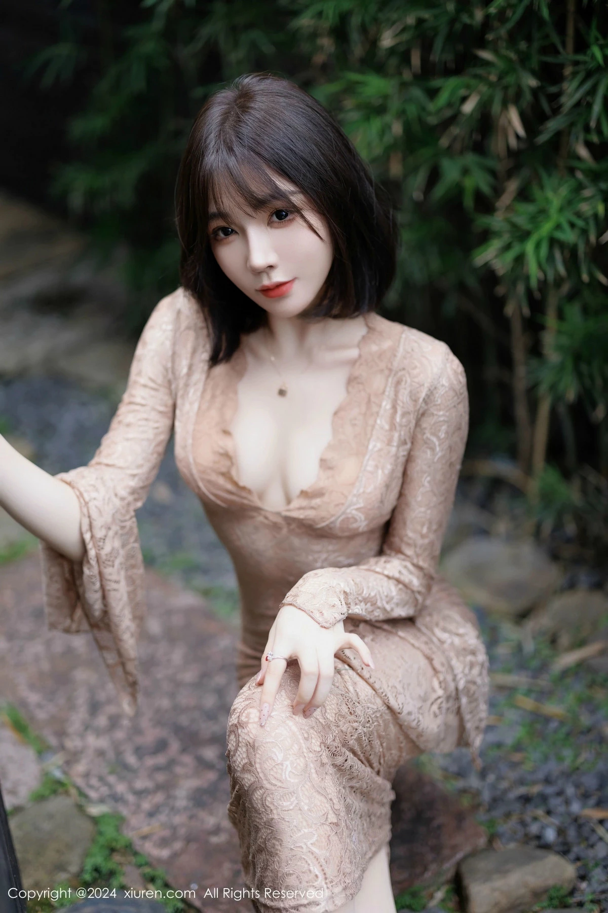[[XiuRen秀人网]秀人网]No.9412_女神徐莉芝Booty性感浅色连衣裙配超薄肉丝秀曼妙身姿诱惑写真91P
