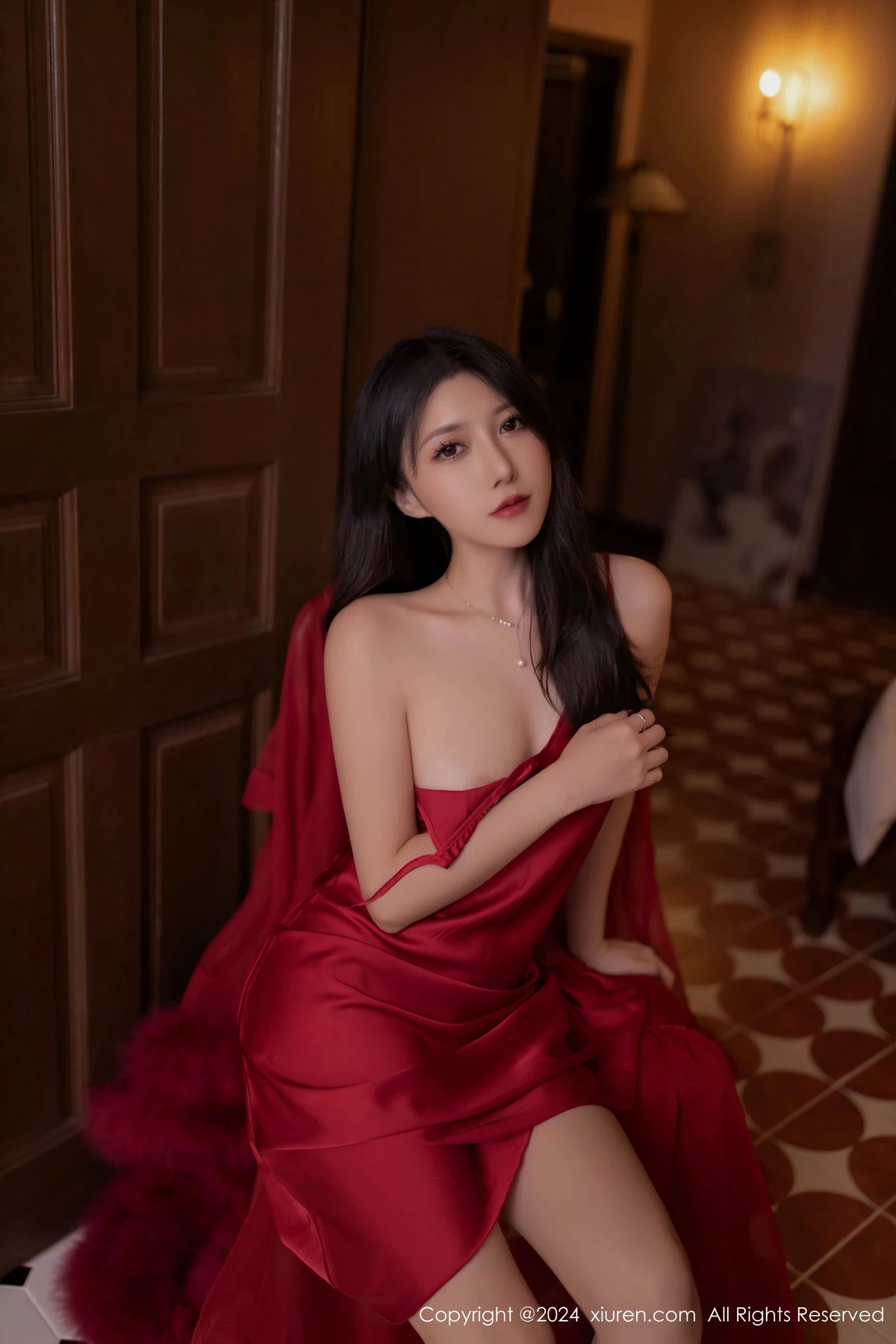 [[XiuRen秀人网]秀人网]No.9422_模特鱼子酱Fish红玫瑰主题红色吊带连衣裙秀曼妙身姿迷人诱惑写真80P