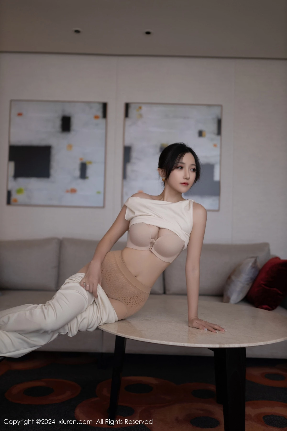 [[XiuRen秀人网]秀人网]No.9457_模特鱼子酱Fish职场主题浅色服饰配超薄肉丝秀曼妙身姿诱惑写真80P