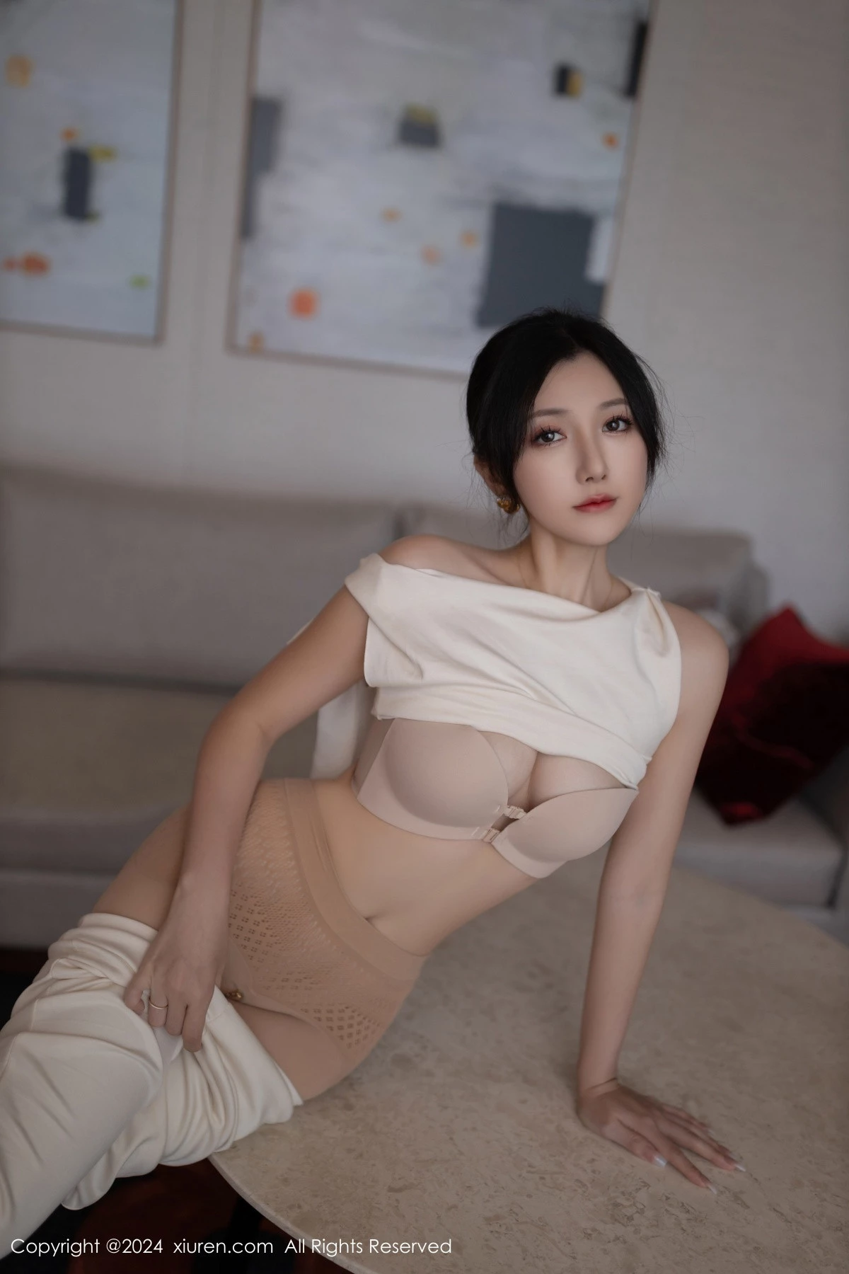[[XiuRen秀人网]秀人网]No.9457_模特鱼子酱Fish职场主题浅色服饰配超薄肉丝秀曼妙身姿诱惑写真80P