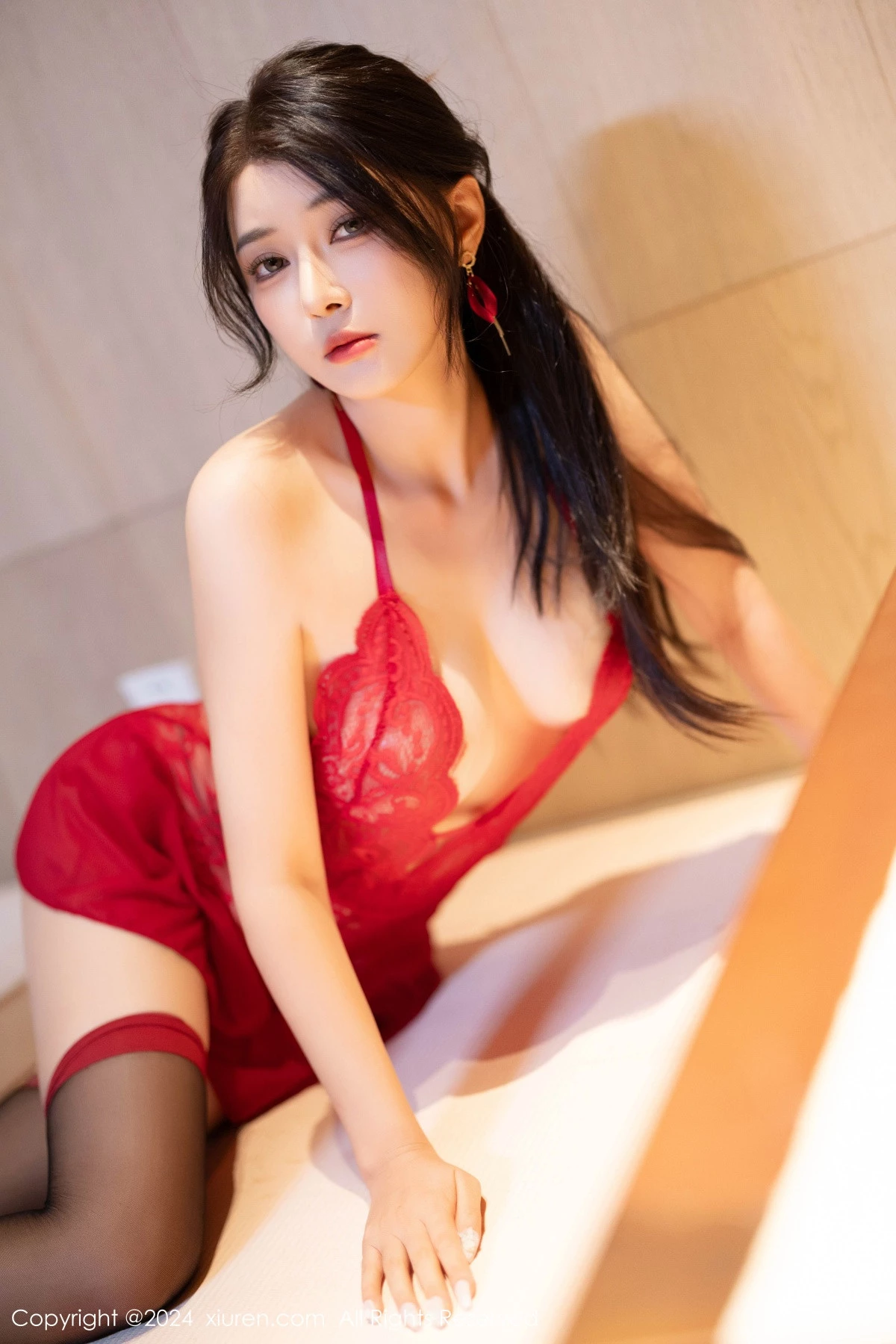 [[XiuRen秀人网]秀人网]No.9327_模特凯竹Quinn红色露肩礼裙+红色情趣蕾丝秀曼妙身姿诱惑写真87P