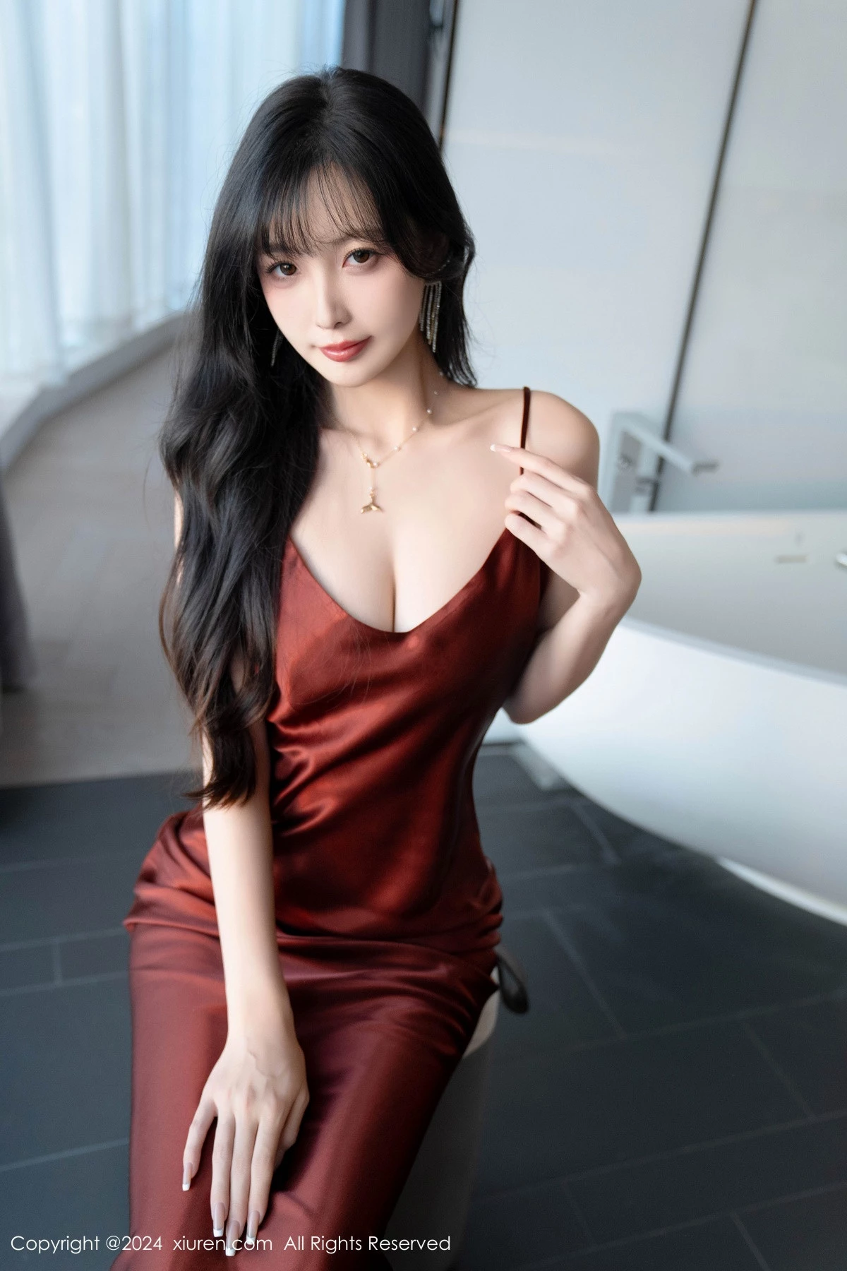 [[XiuRen秀人网]秀人网]No.9336_模特林星阑性感红色连衣长裙露黑色情趣内衣秀曼妙身姿诱惑写真85P
