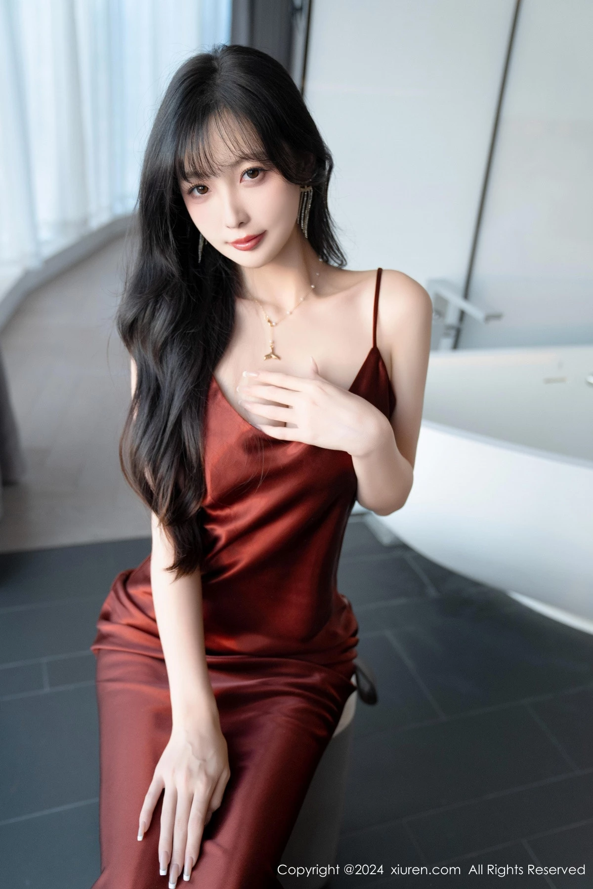 [[XiuRen秀人网]秀人网]No.9336_模特林星阑性感红色连衣长裙露黑色情趣内衣秀曼妙身姿诱惑写真85P