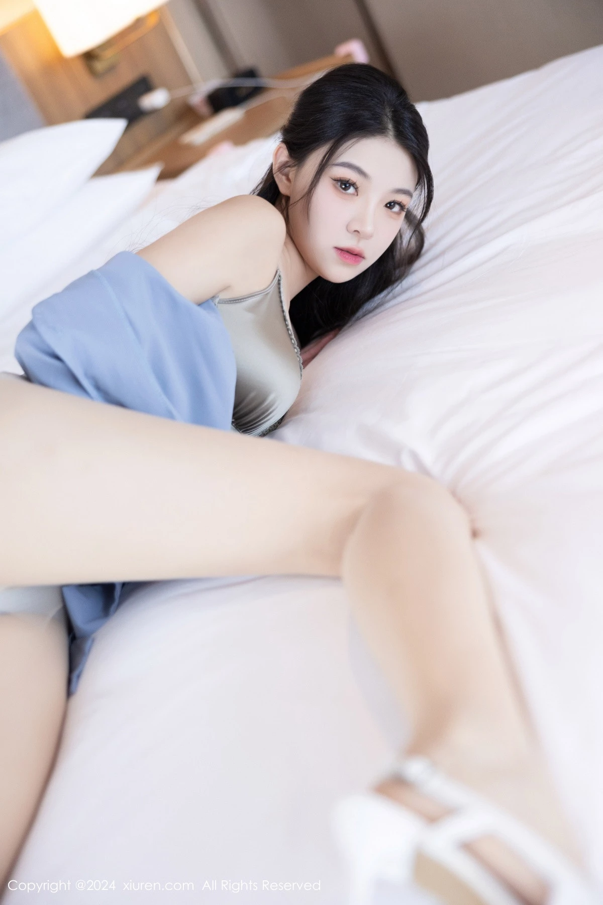 [[XiuRen秀人网]秀人网]No.9333_模特初梦瑶蓝色衬衫配灰短裙露性感灰色内衣秀曼妙身姿诱惑写真90P