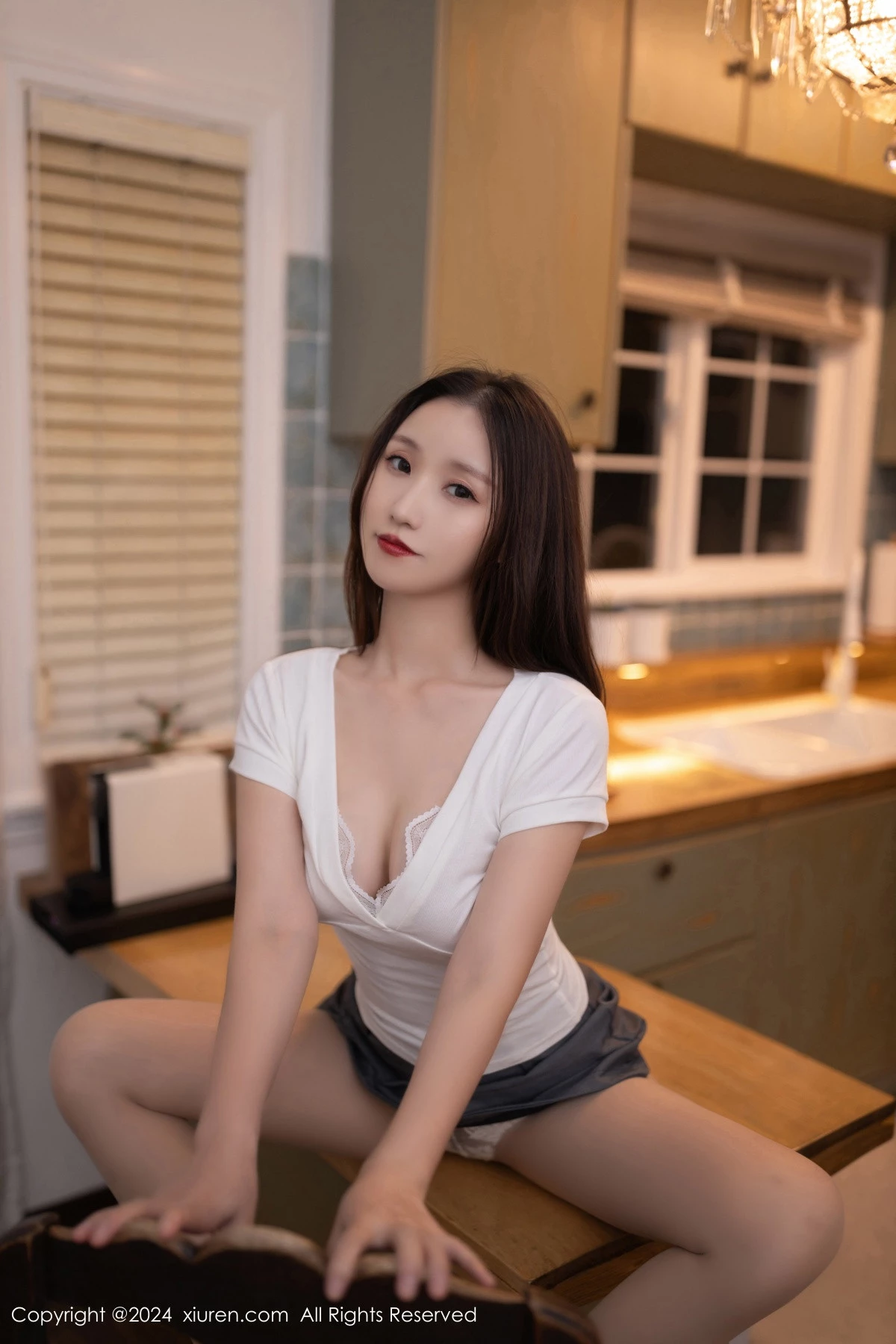 [[XiuRen秀人网]秀人网]No.9335_模特杏子Yada咖啡师装扮性感V领T恤配肉丝袜秀曼妙身姿诱惑写真82P