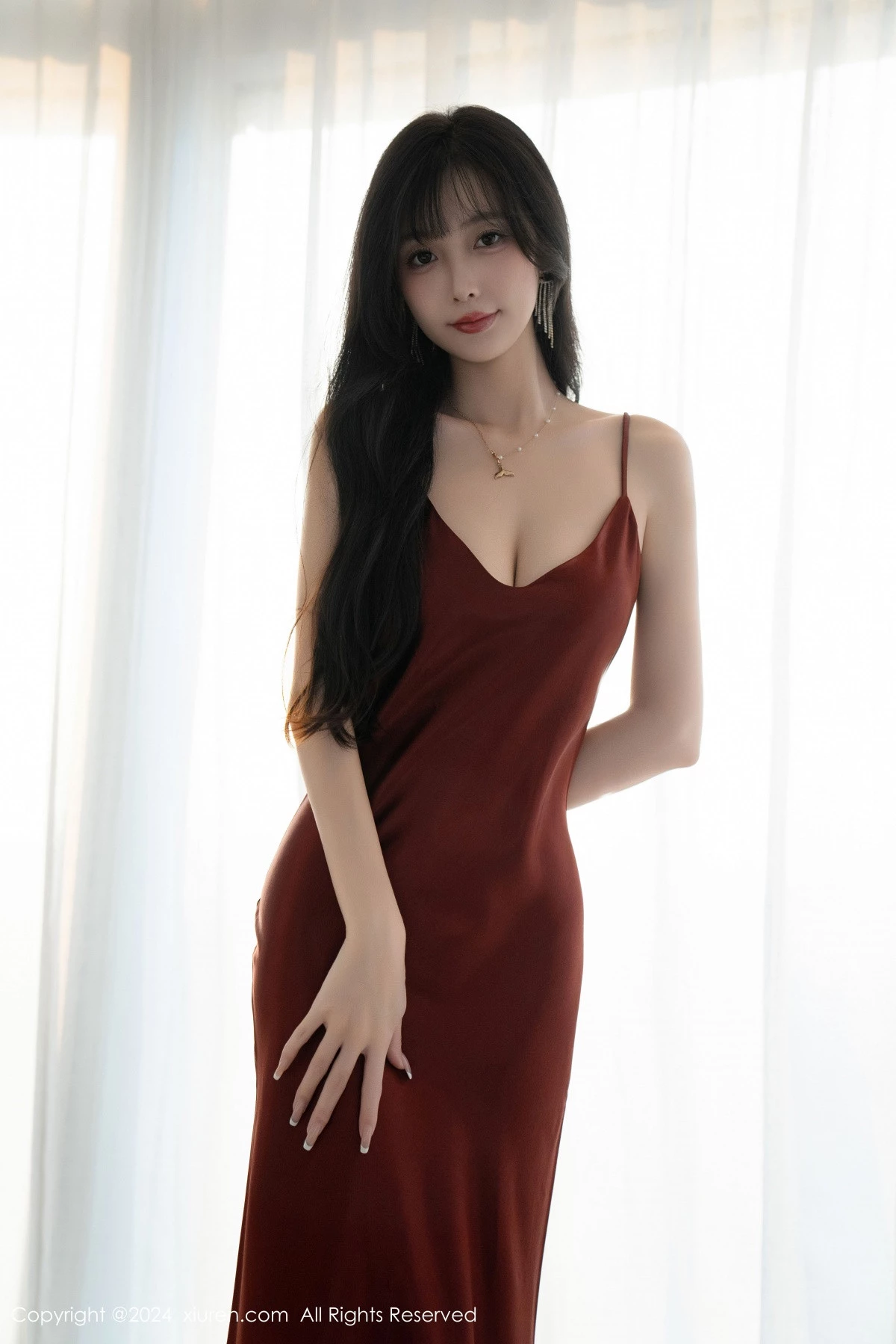 [[XiuRen秀人网]秀人网]No.9336_模特林星阑性感红色连衣长裙露黑色情趣内衣秀曼妙身姿诱惑写真85P