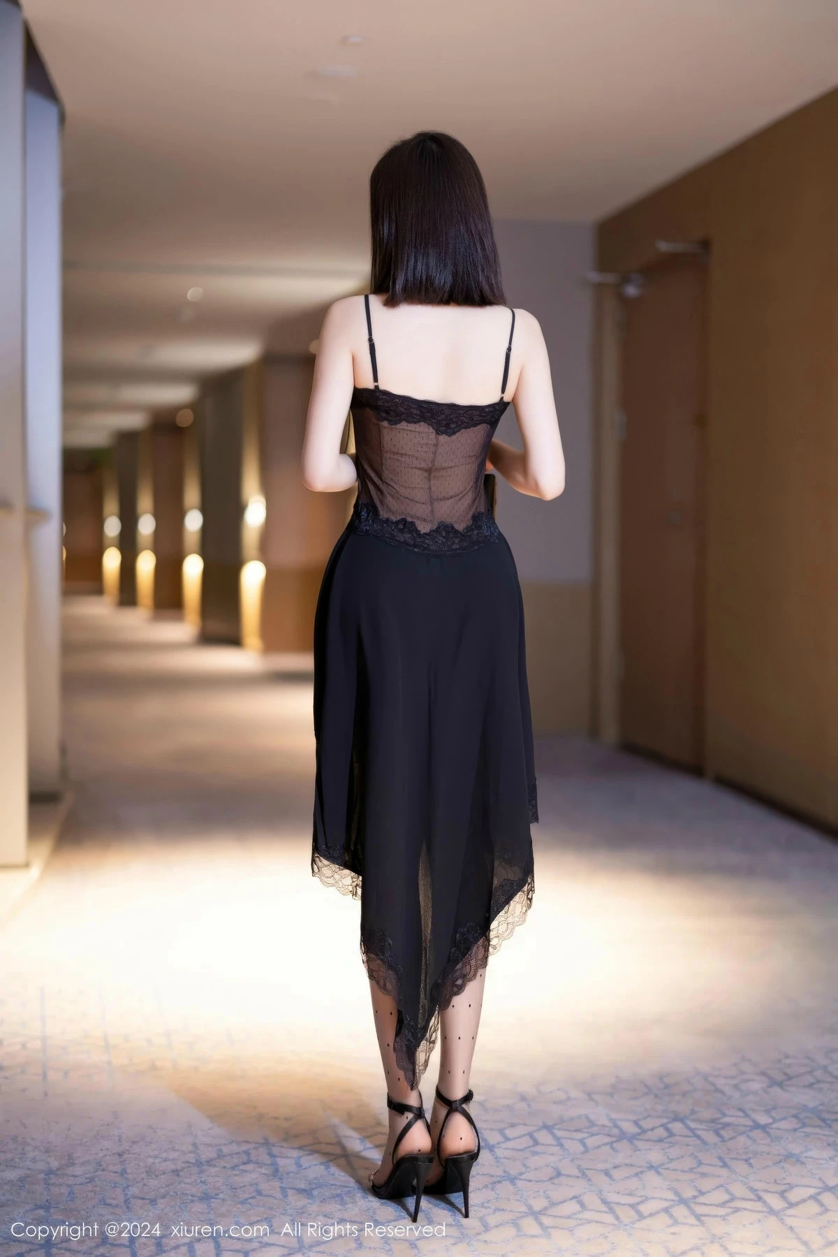 [[XiuRen秀人网]秀人网]No.9339_女神徐莉芝Booty性感黑色连衣裙+黑色连体网袜秀美腿诱惑写真82P