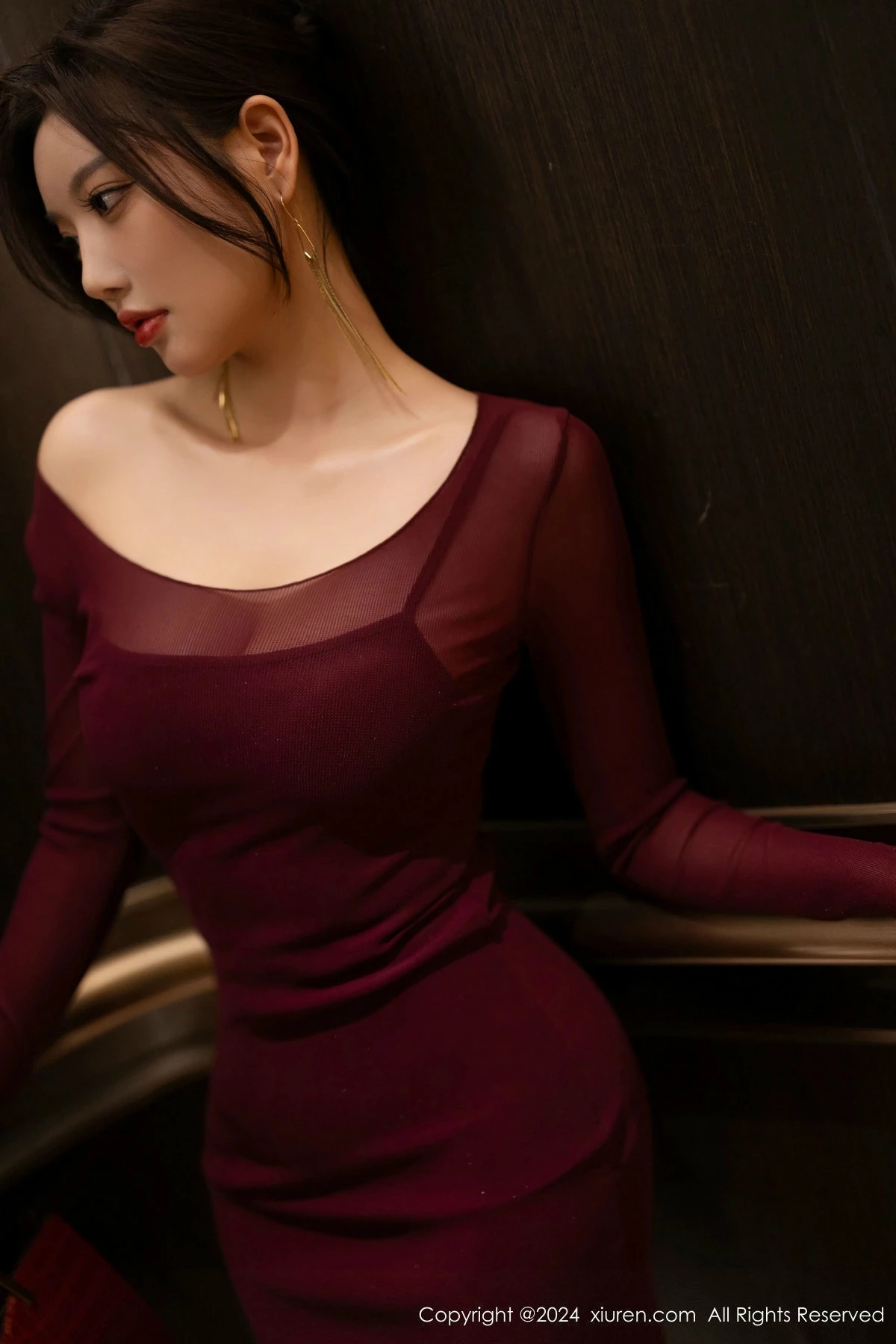 [[XiuRen秀人网]秀人网]No.9348_女神杨晨晨Yome性感红色连衣裙配超薄肉丝秀丰腴身材诱惑写真82P