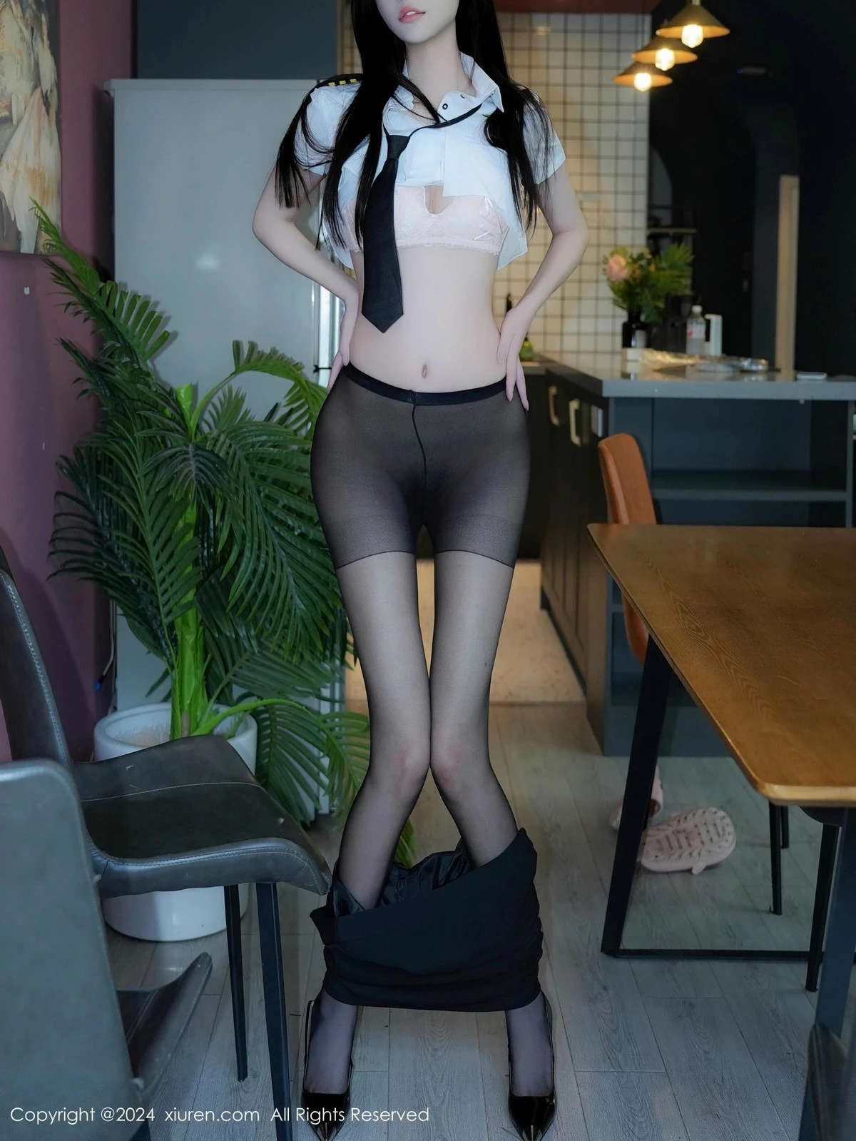 [[XiuRen秀人网]秀人网]No.9349_模特Erikaki性感白色制服露白色内衣配超薄黑丝秀曼妙身姿诱惑写真76P