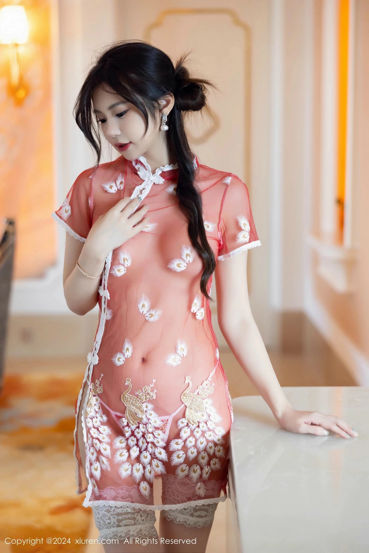 [[XiuRen秀人网]秀人网]No.9529_女神绮里嘉ula性感红色旗袍露白色内衣配白丝袜秀曼妙身姿诱惑写真80P