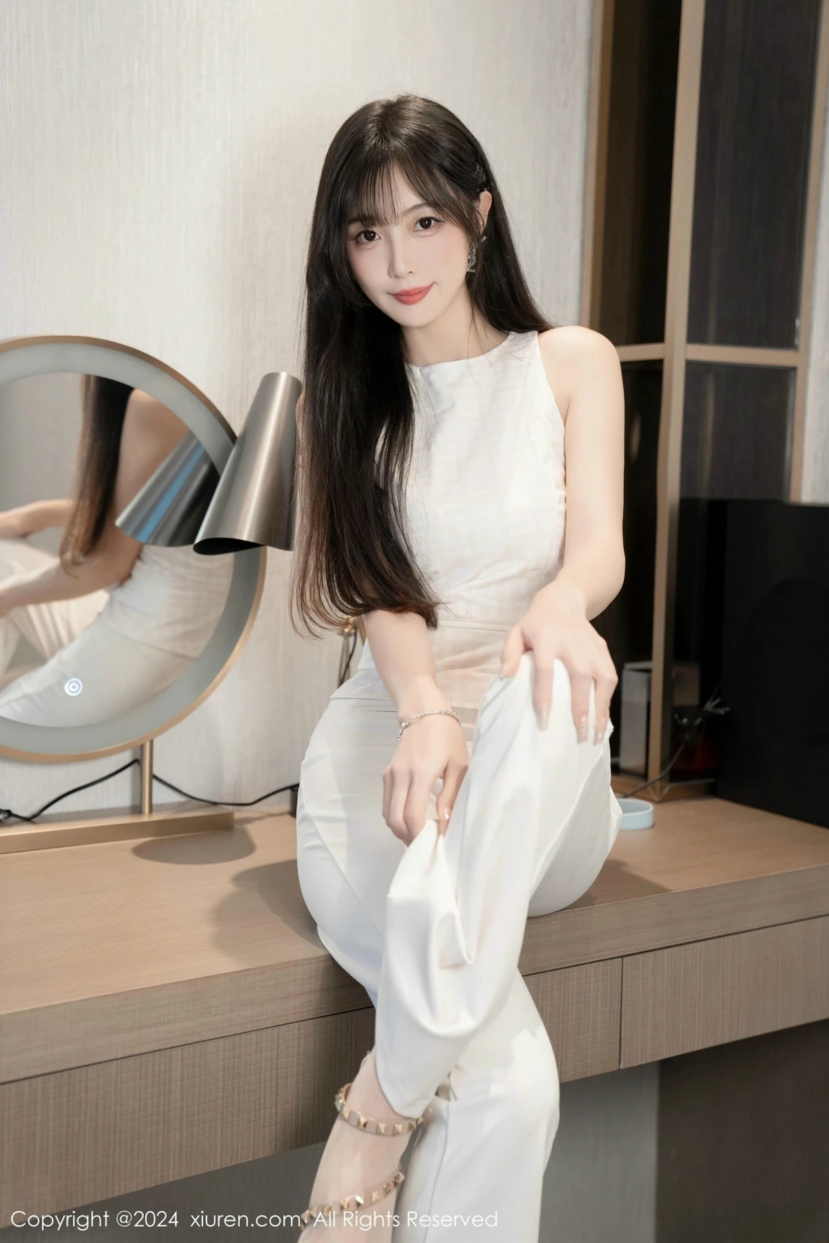[[XiuRen秀人网]秀人网]No.9528_模特林星阑性感白上衣配简约长裤露白色内衣秀曼妙身姿诱惑写真84P