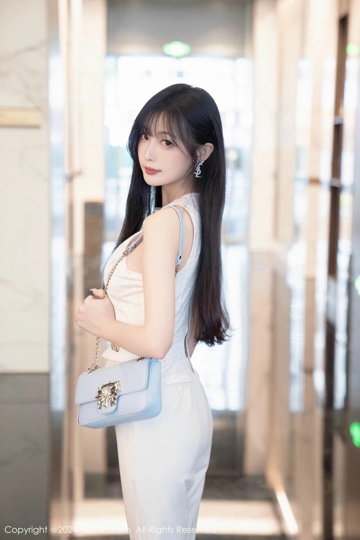 [[XiuRen秀人网]秀人网]No.9528_模特林星阑性感白上衣配简约长裤露白色内衣秀曼妙身姿诱惑写真84P