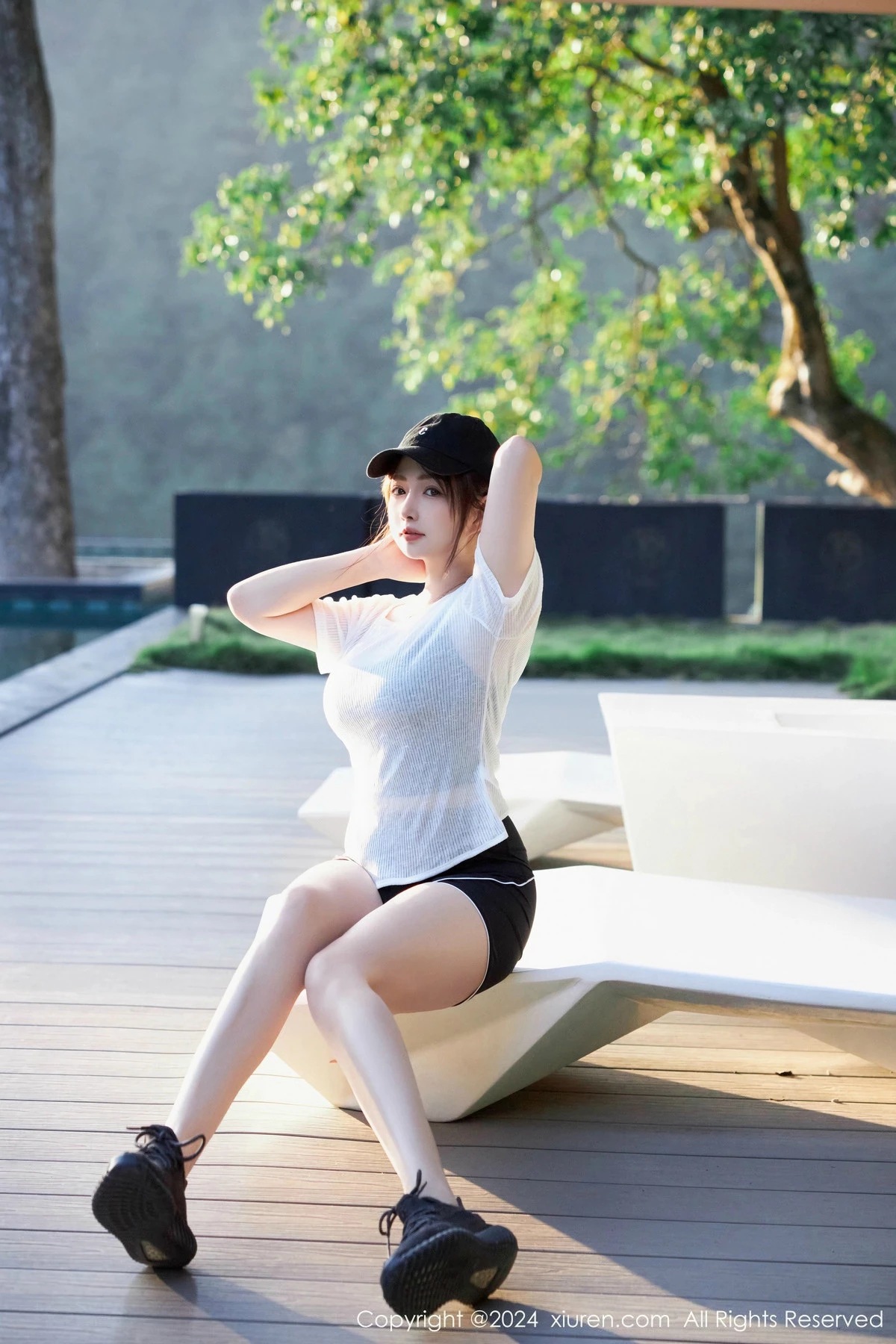 [[XiuRen秀人网]秀人网]No.9549_模特养乐多Doll性感深色运动服饰秀丰满身材白嫩美腿诱惑写真52P