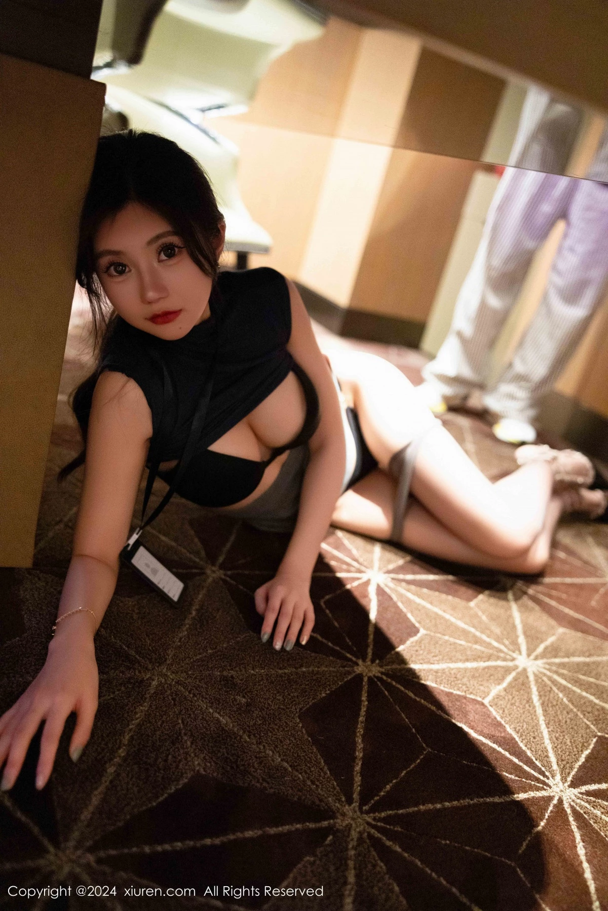 [[XiuRen秀人网]秀人网]No.9560_女神绮里嘉ula性感深色OL服饰配开档黑丝秀曼妙身材诱惑写真99P
