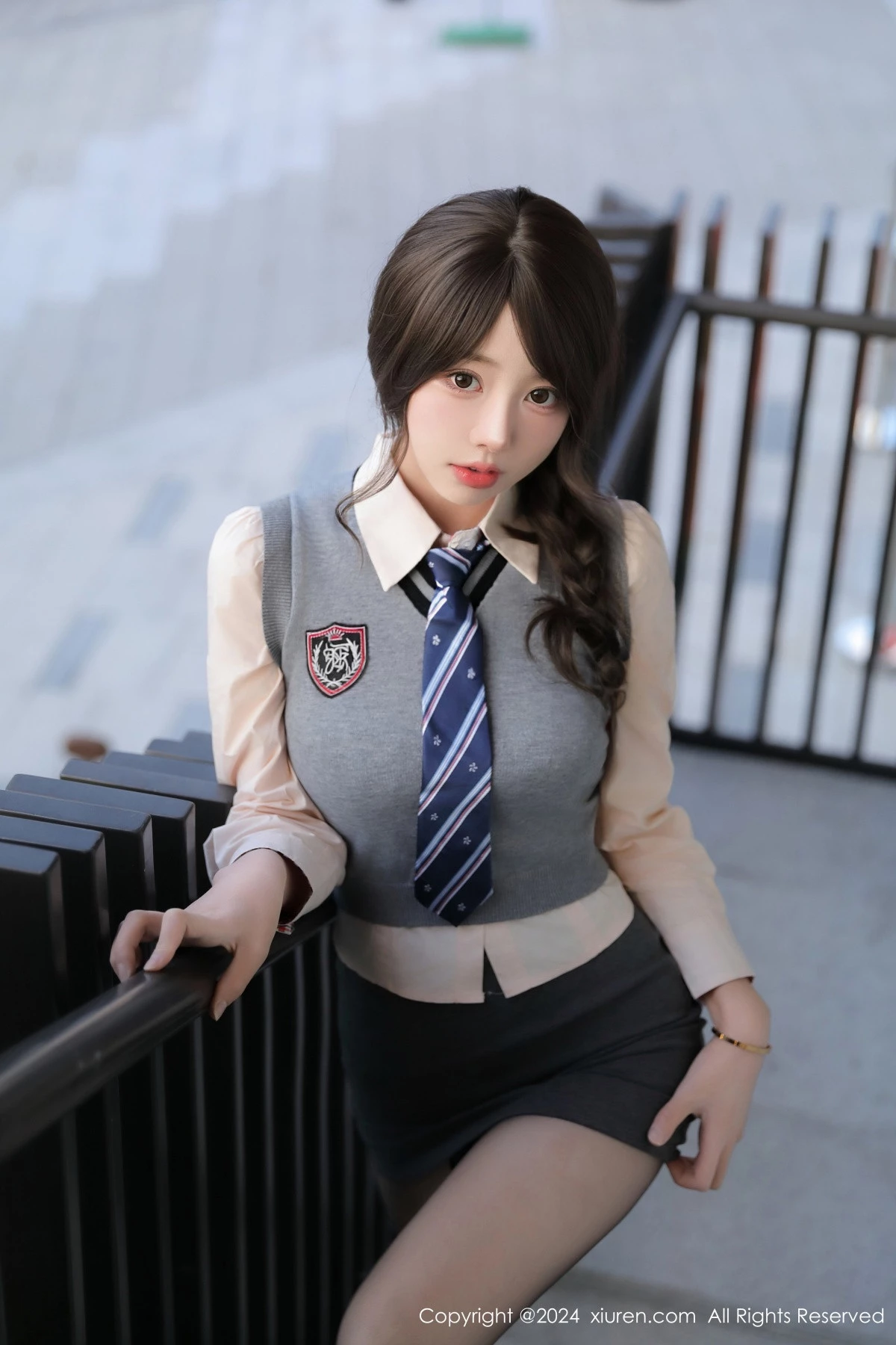 [[XiuRen秀人网]秀人网]No.9562_模特桃妖夭性感JK制服露白色内衣配超薄黑丝秀完美身材诱惑写真78P