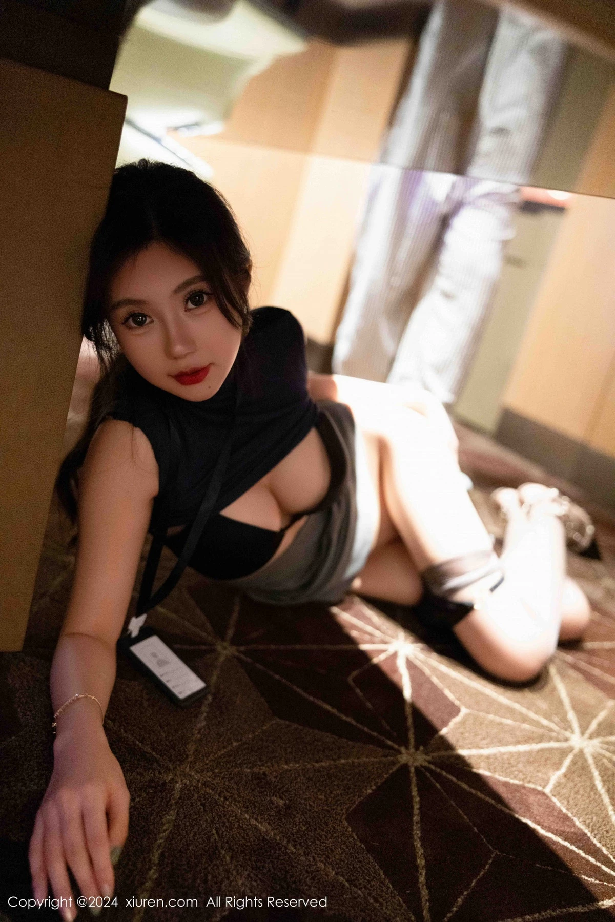 [[XiuRen秀人网]秀人网]No.9560_女神绮里嘉ula性感深色OL服饰配开档黑丝秀曼妙身材诱惑写真99P