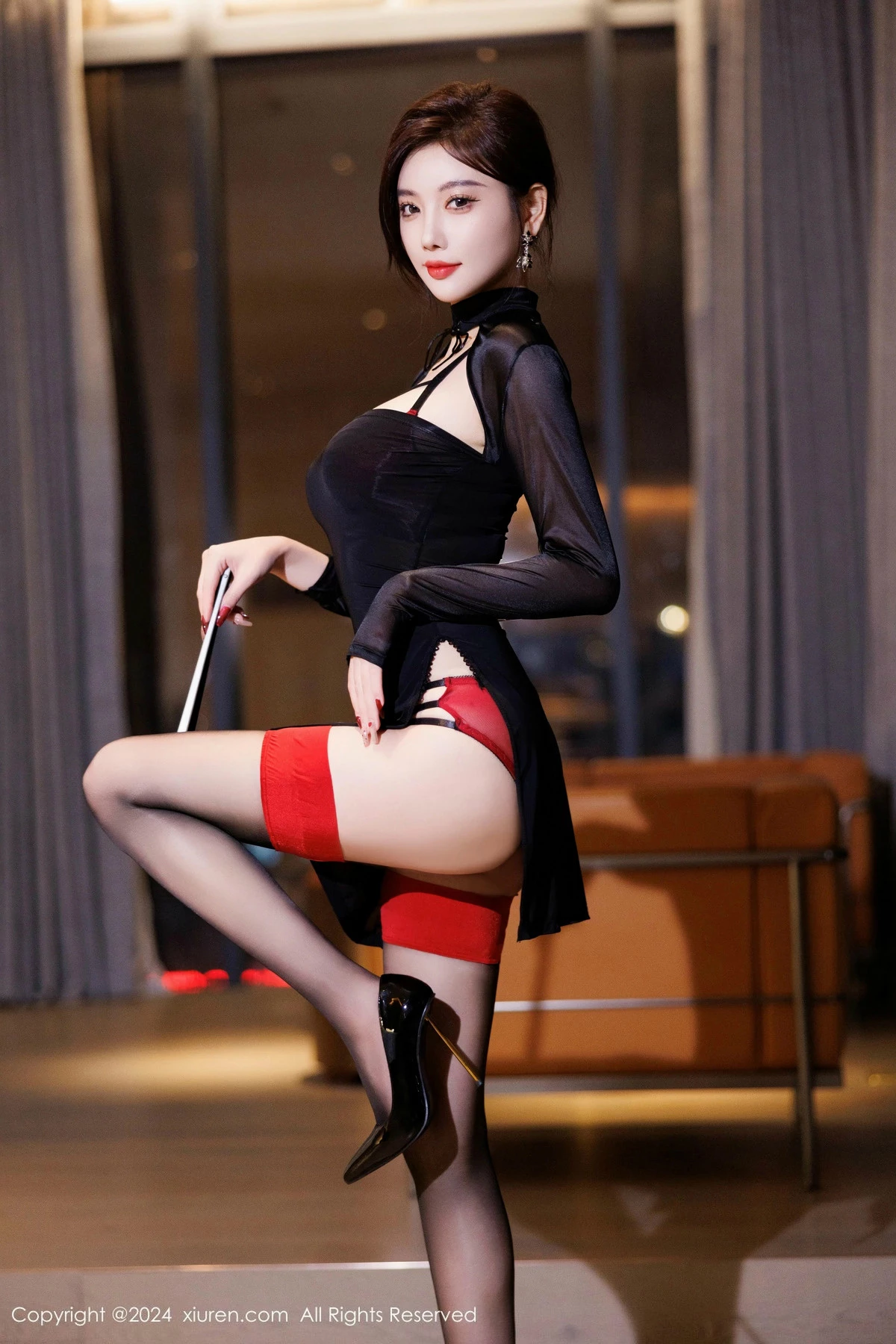 [[XiuRen秀人网]秀人网]No.9599_女神杨晨晨Yome性感黑色服饰露红色内衣配黑丝袜秀美腿诱惑写真80P
