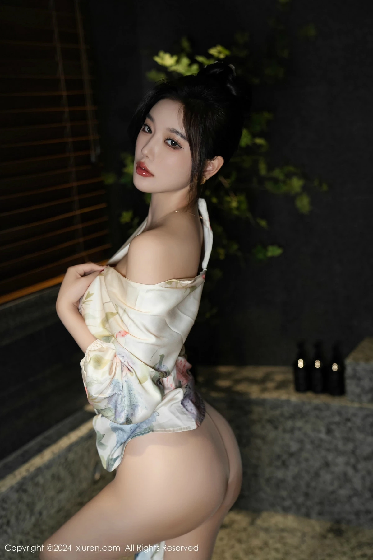 [[XiuRen秀人网]秀人网]No.9470_女神杨晨晨Yome白色连衣裙+红色蕾丝情趣内衣秀丰腴身材诱惑写真99P
