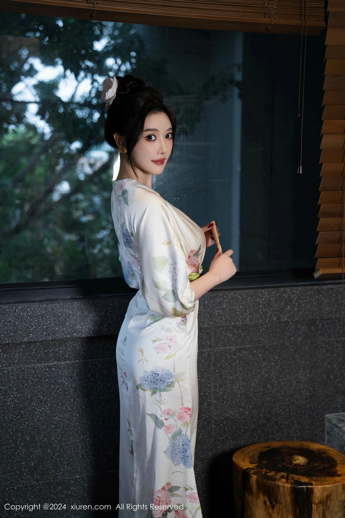 [[XiuRen秀人网]秀人网]No.9470_女神杨晨晨Yome白色连衣裙+红色蕾丝情趣内衣秀丰腴身材诱惑写真99P
